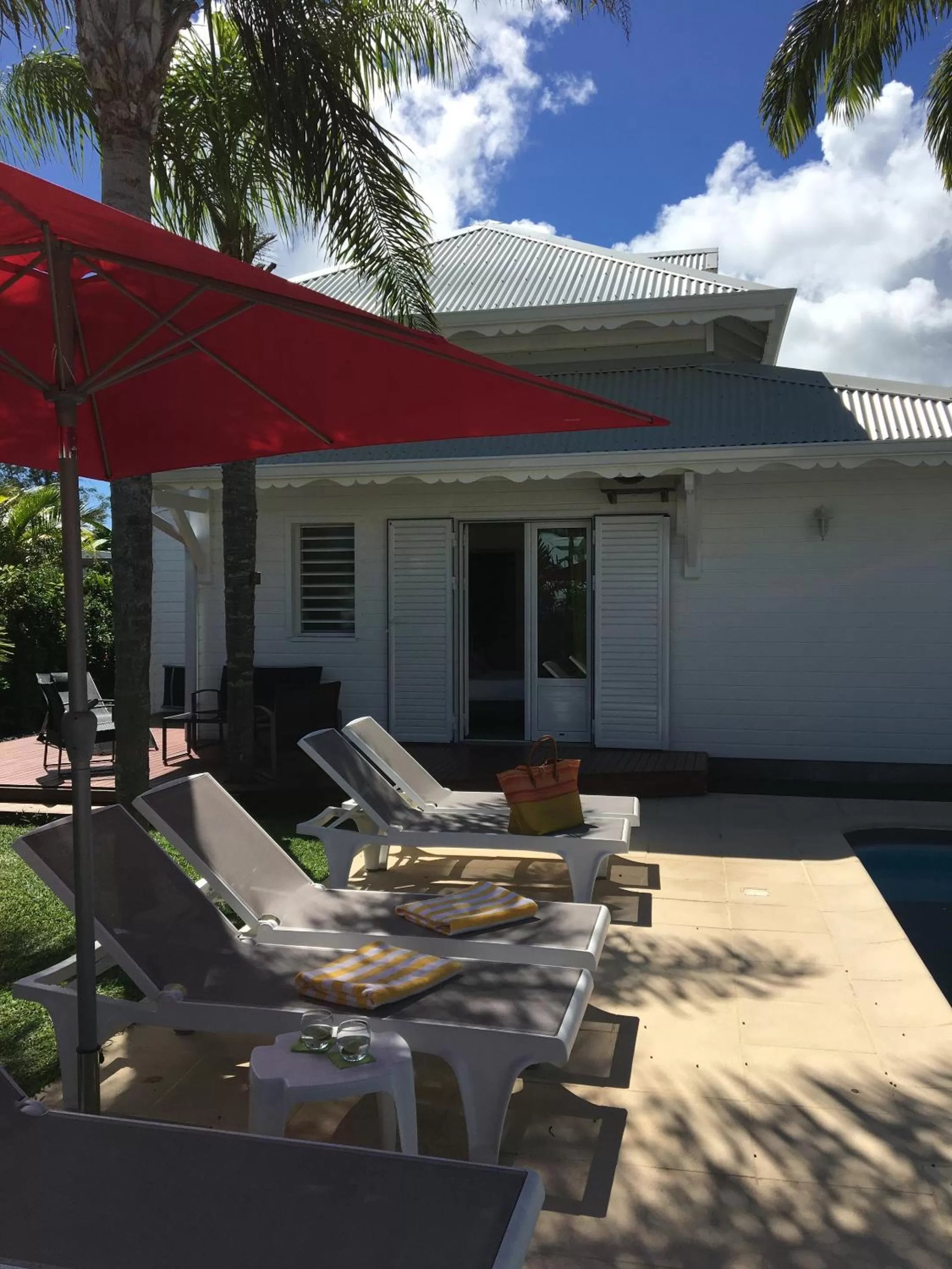 Garden, Property Building in Chambres d'hôtes et villas chez Flo