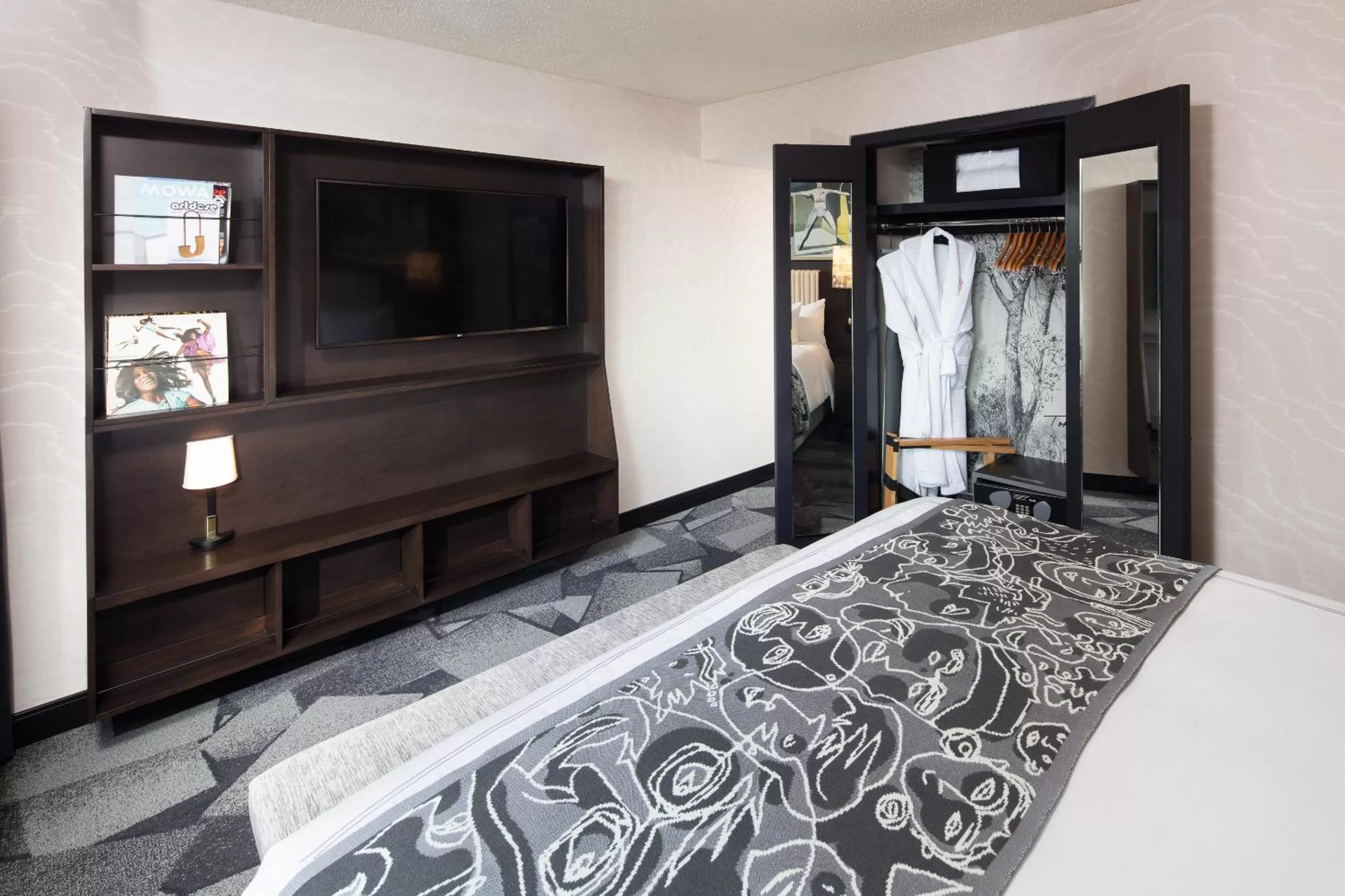 Bed in Saint Kate - The Arts Hotel