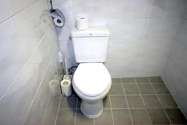 Toilet in Crib 49 Guesthouse - Foreigner only