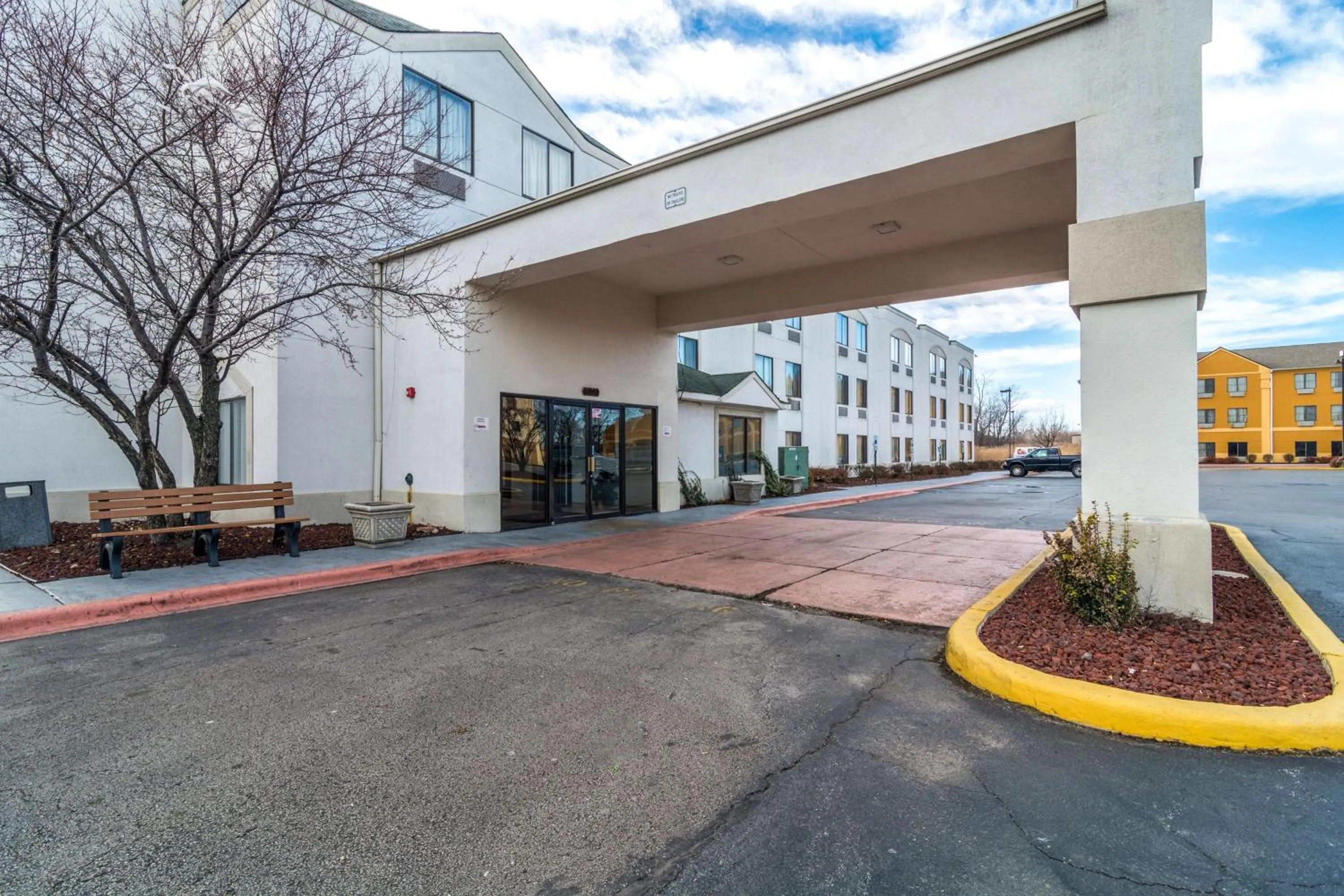 Property building in Motel 6-Harvey, IL