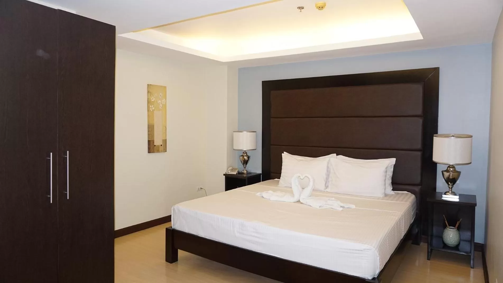 Bed in Festive Hotel Makati