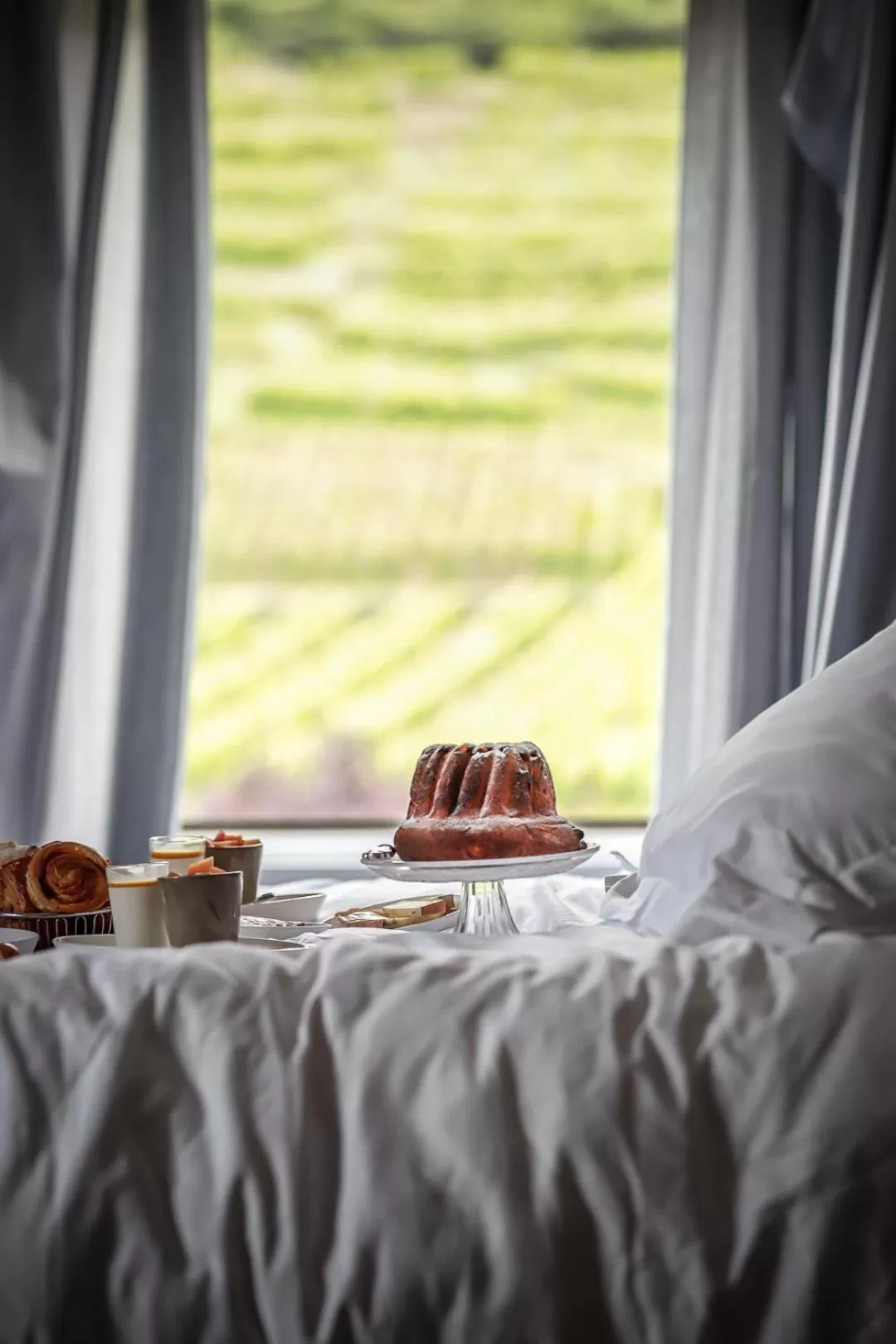 Bedroom, Bed in Relais et Châteaux Le Chambard