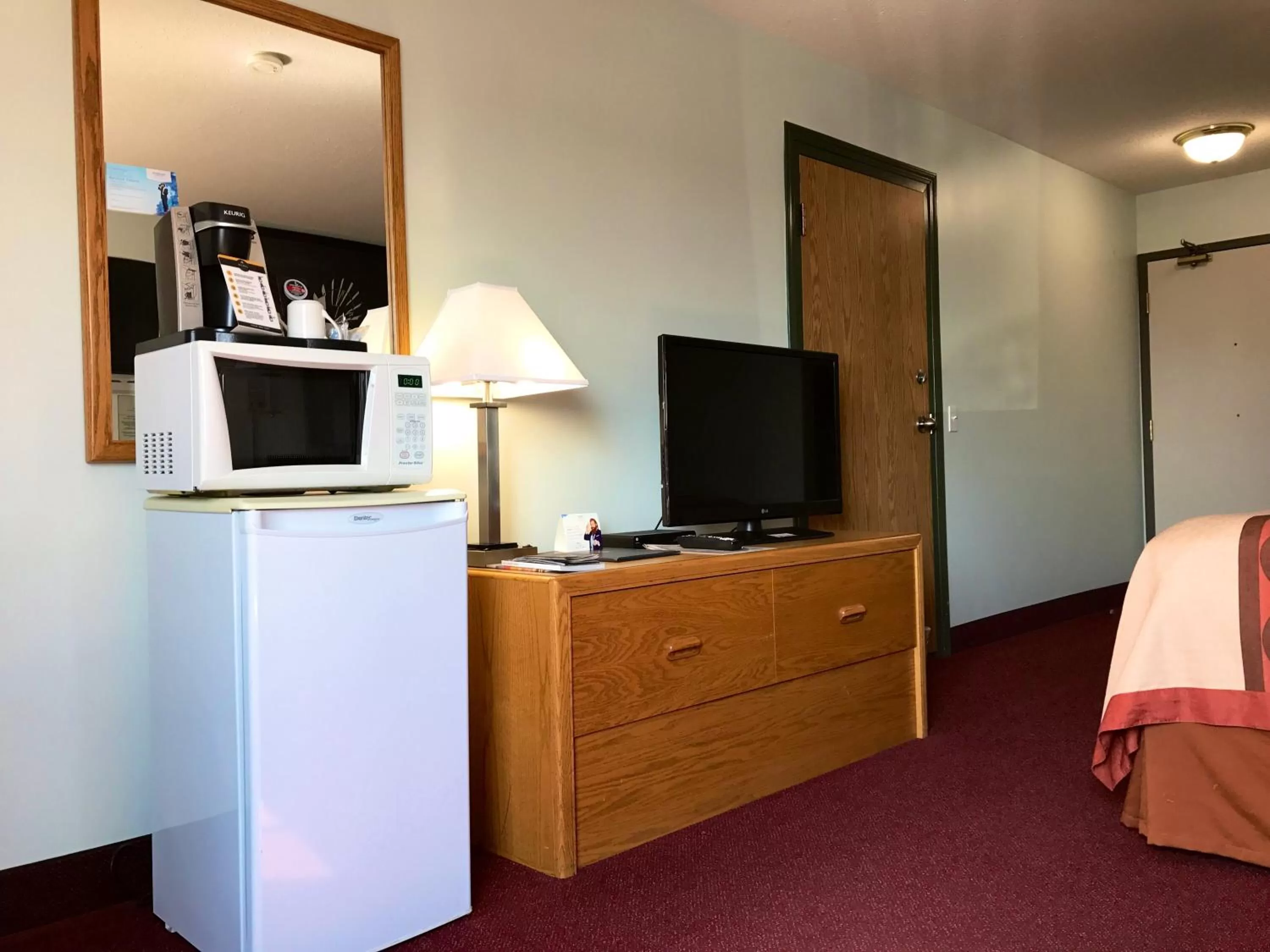 Property building, Bed in Super 8 by Wyndham Kindersley