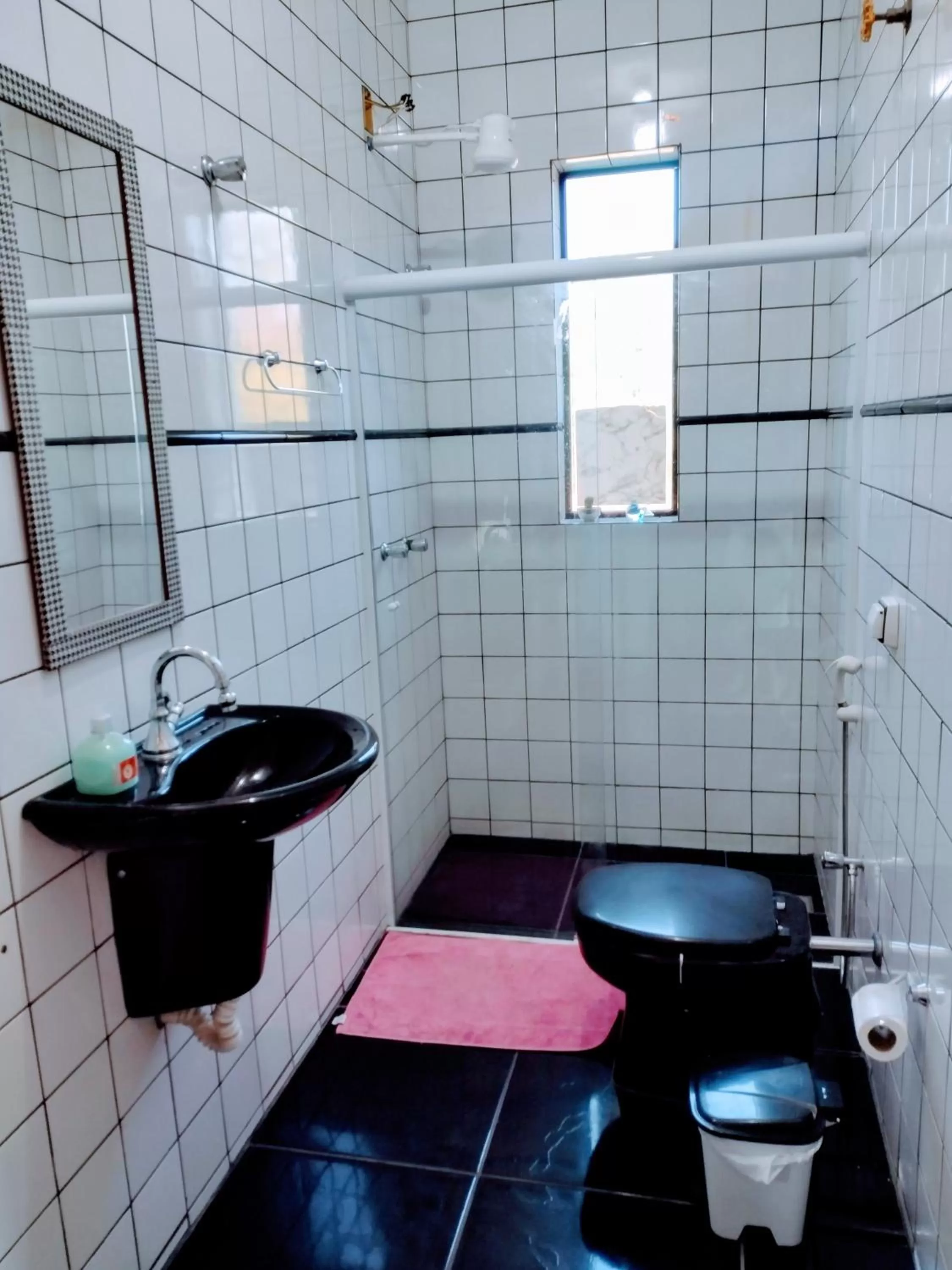 Shower in Suits - Canto do sabia