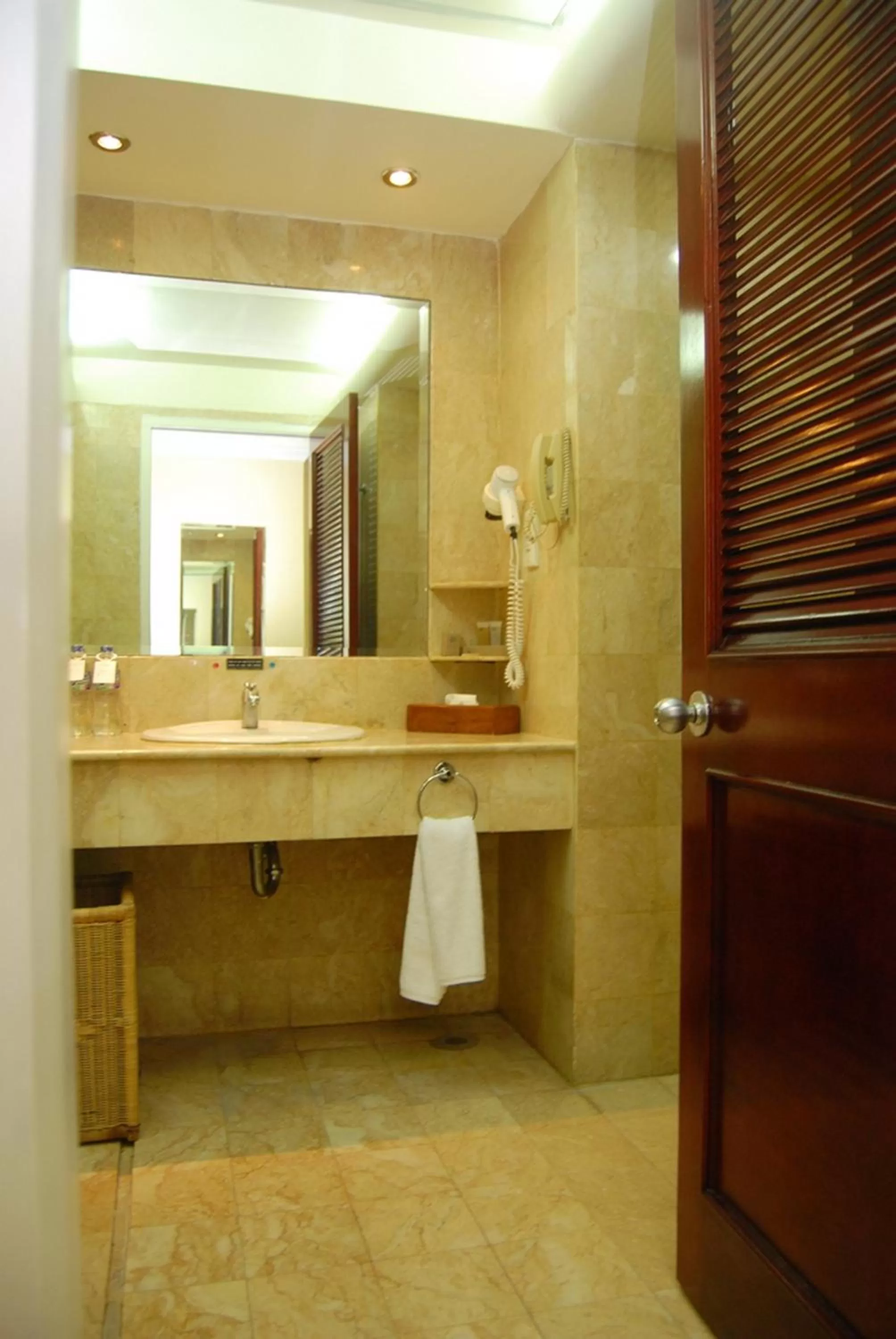 Bathroom in Surabaya Suites Hotel Powered by Archipelago