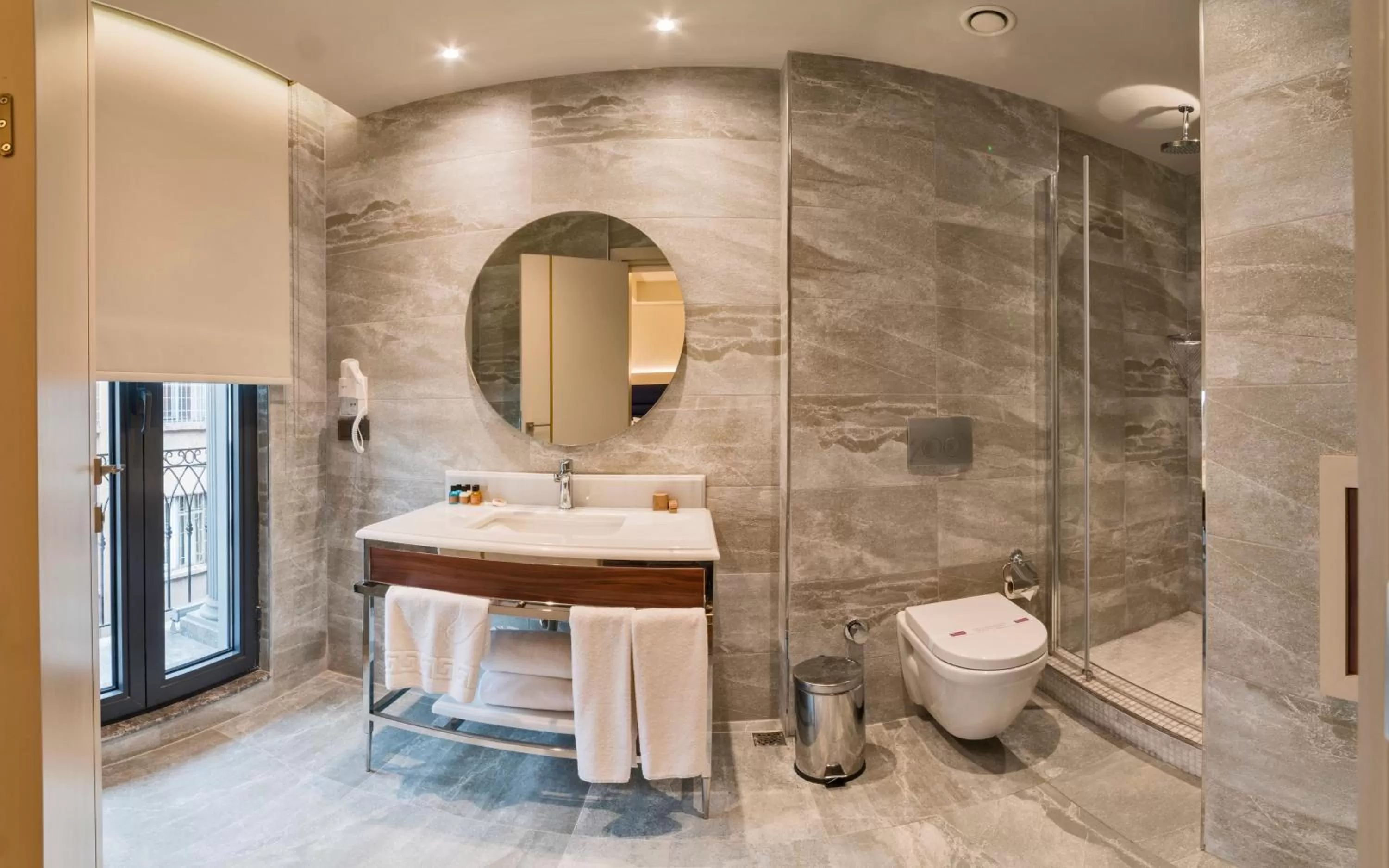 Bathroom in Golden Royal Hotel