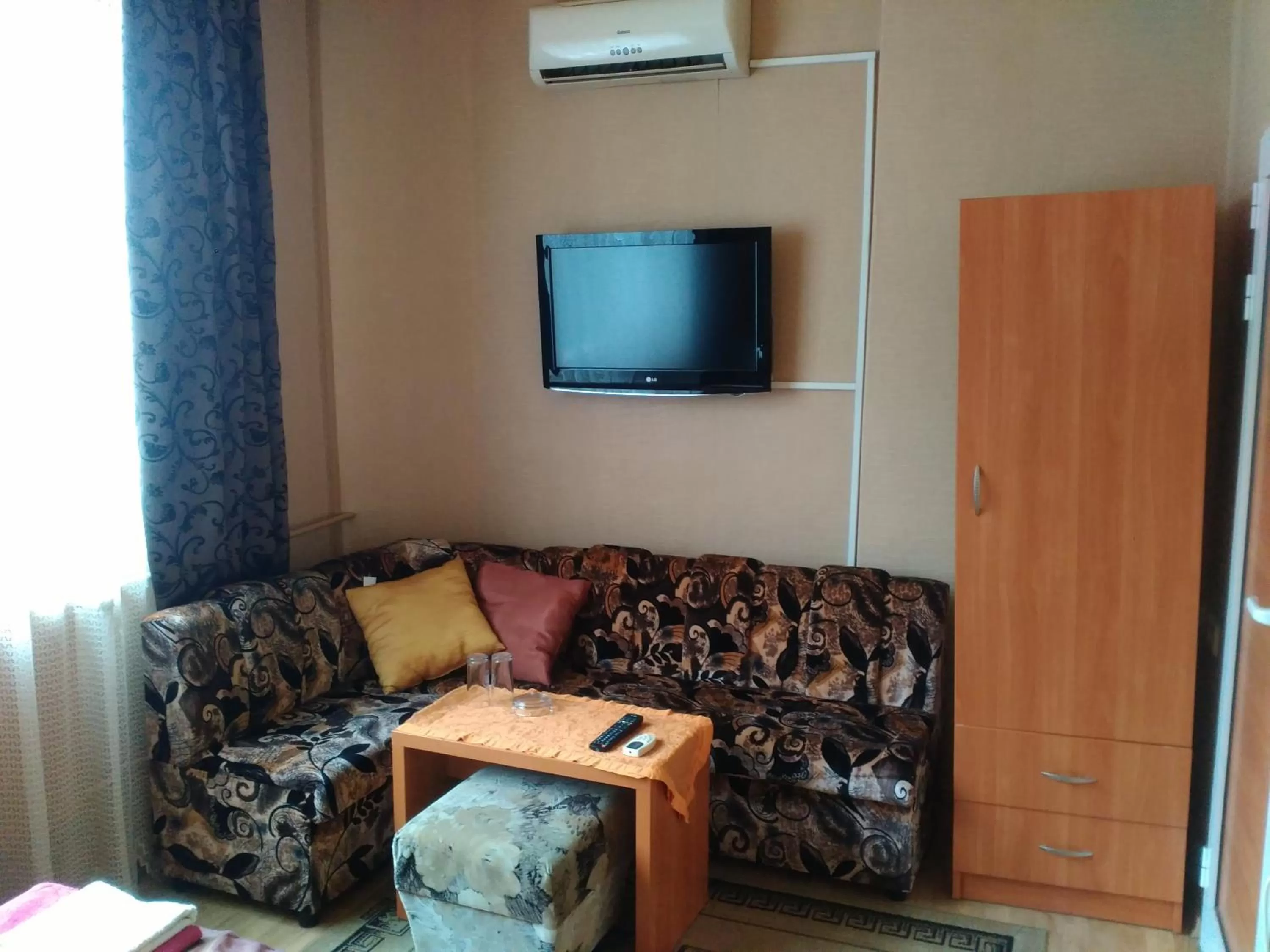 TV and multimedia in Hotel Rade 1