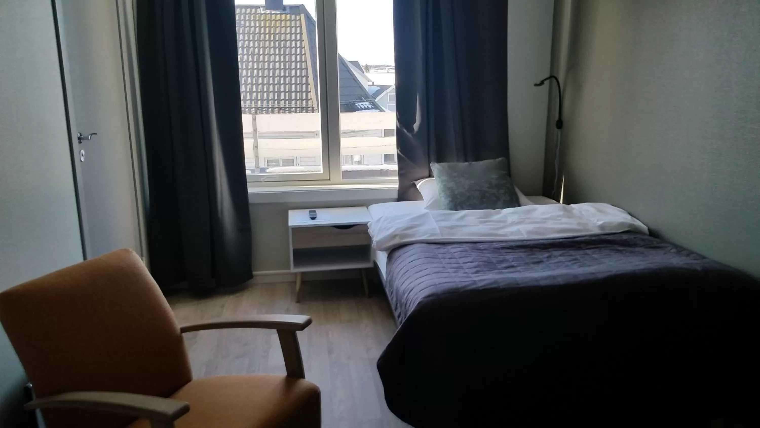 Bed in Corner Hotell