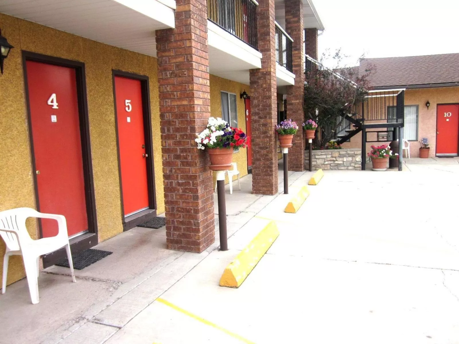 Facade/entrance in Color Country Motel