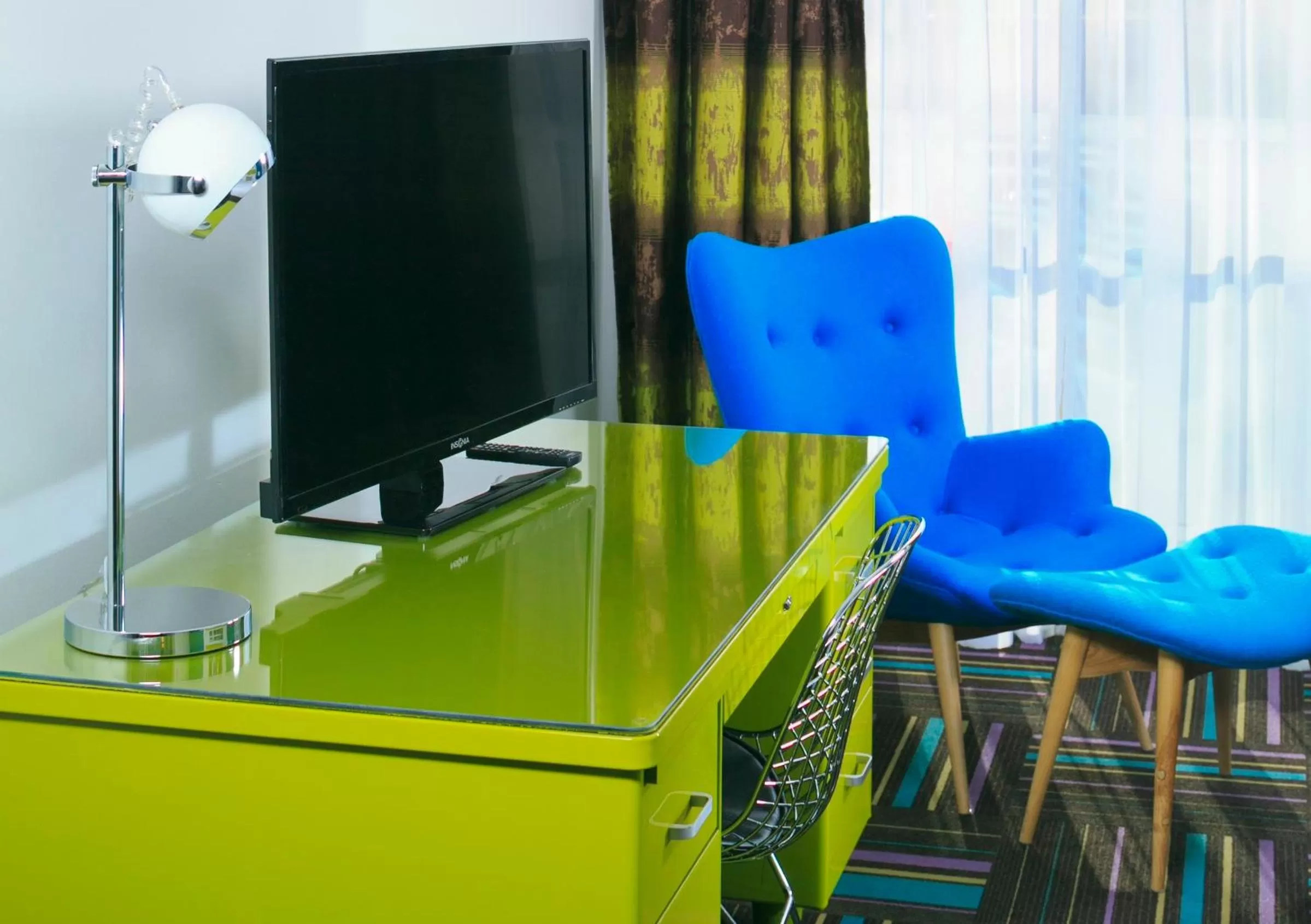 TV and multimedia in Hotel Zed Kelowna