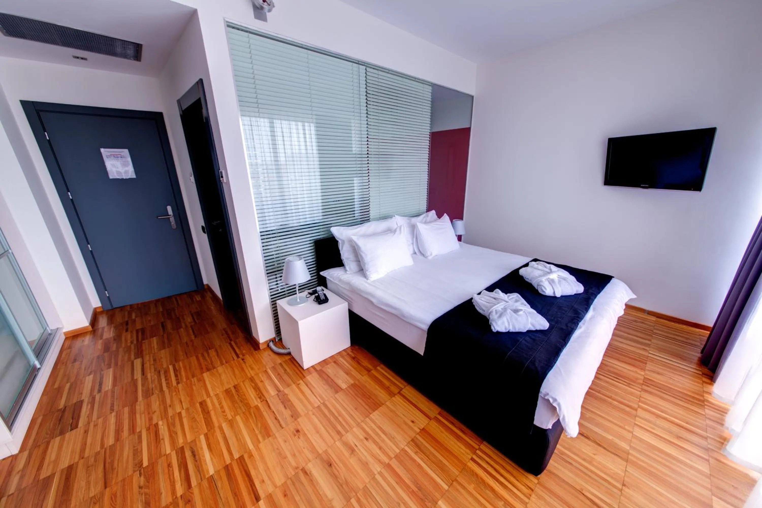 Photo of the whole room, Bed in Sarroglia Hotel