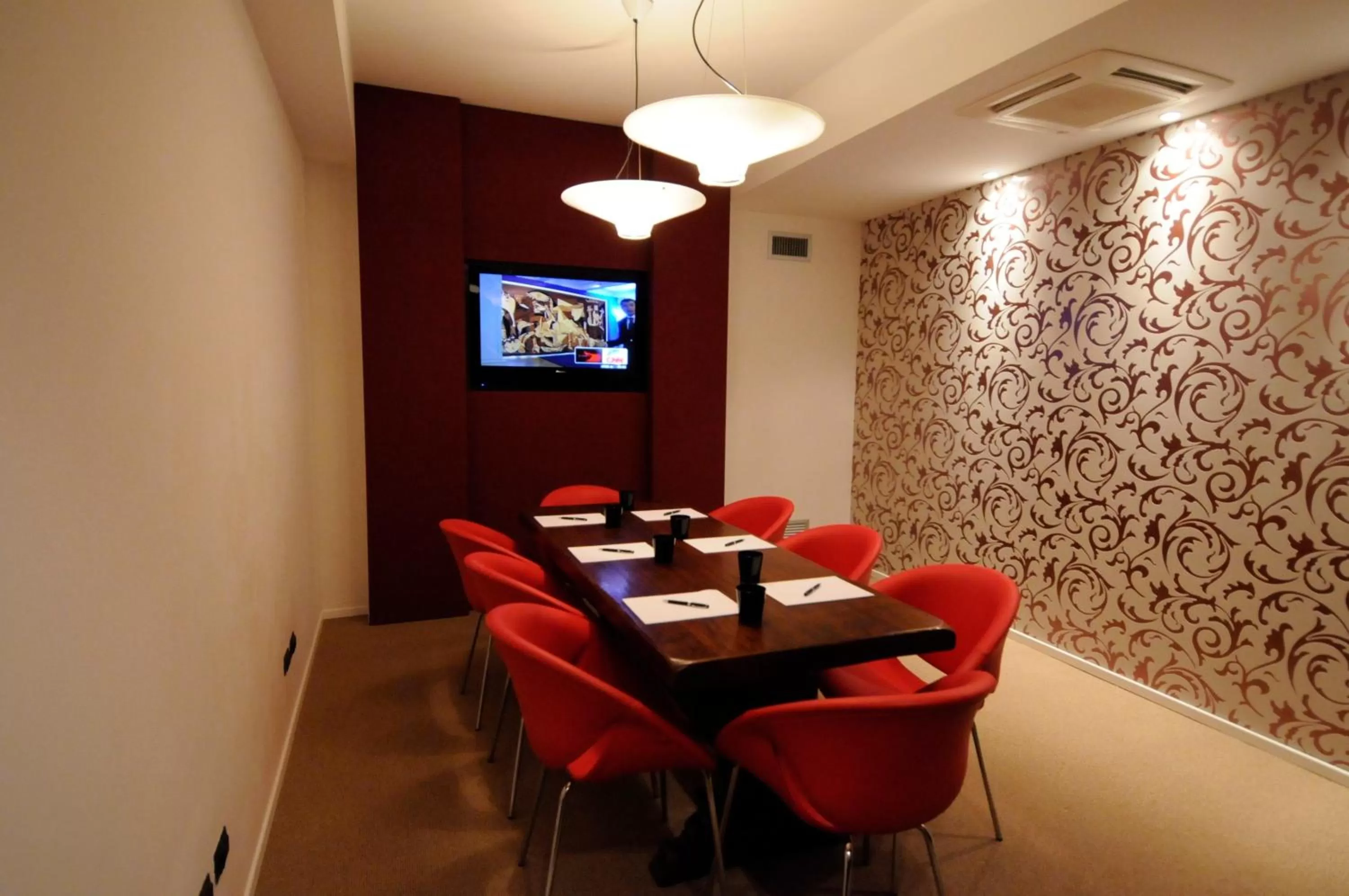 Business facilities in Cosmopolitan Hotel