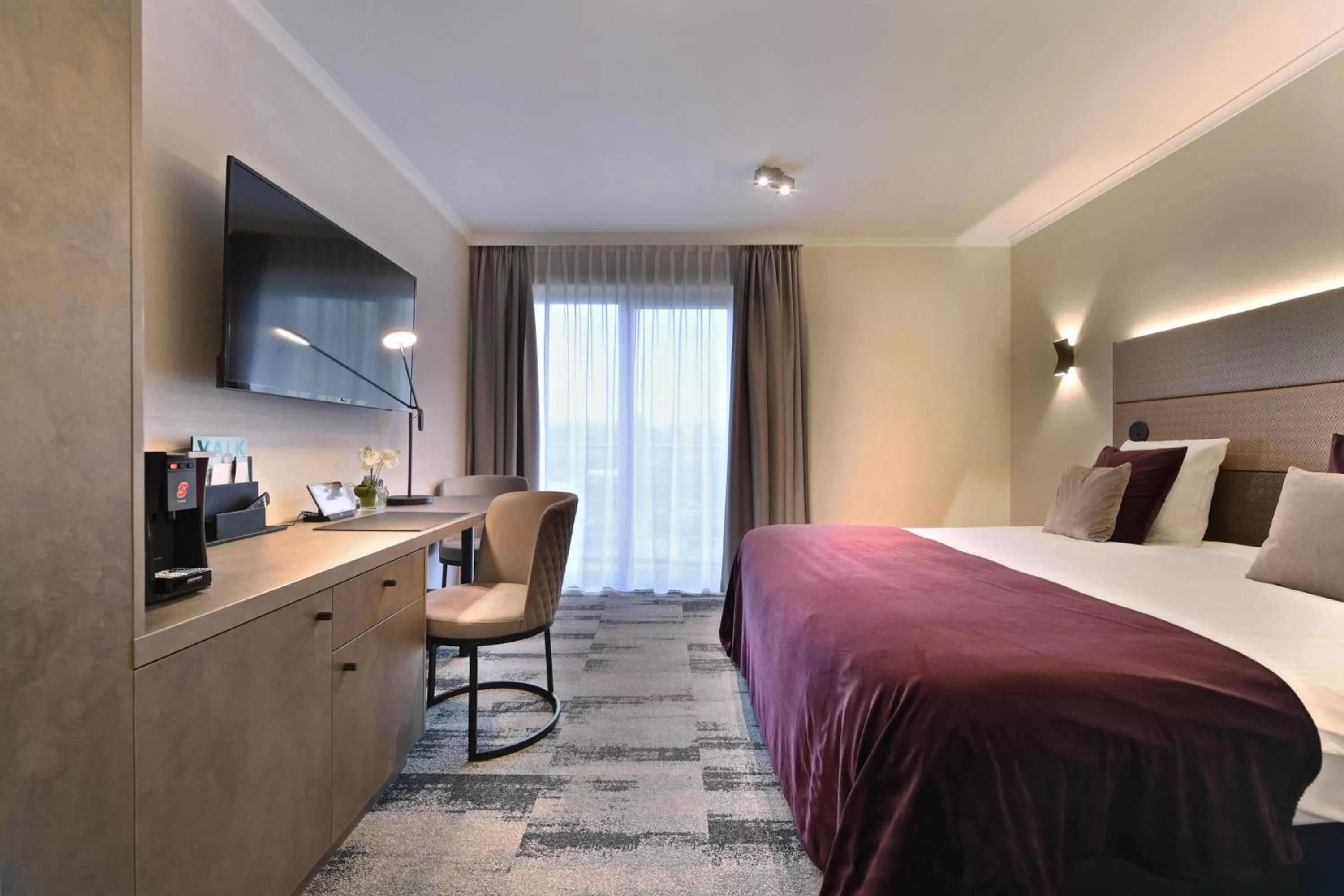 Photo of the whole room, Bed in Hotel Charleroi Airport - Van Der Valk