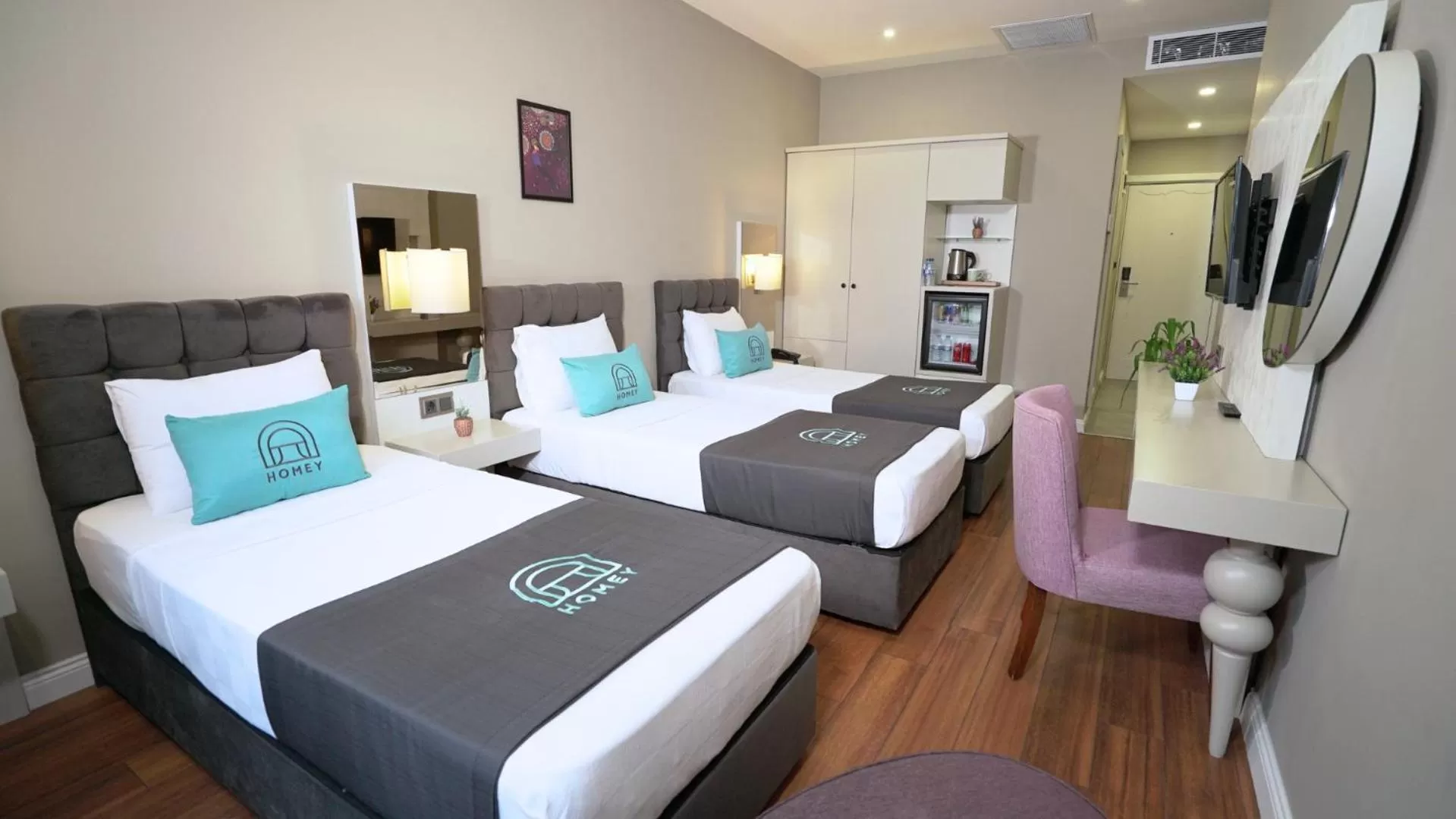 Bed in Homey AirPort Hotel