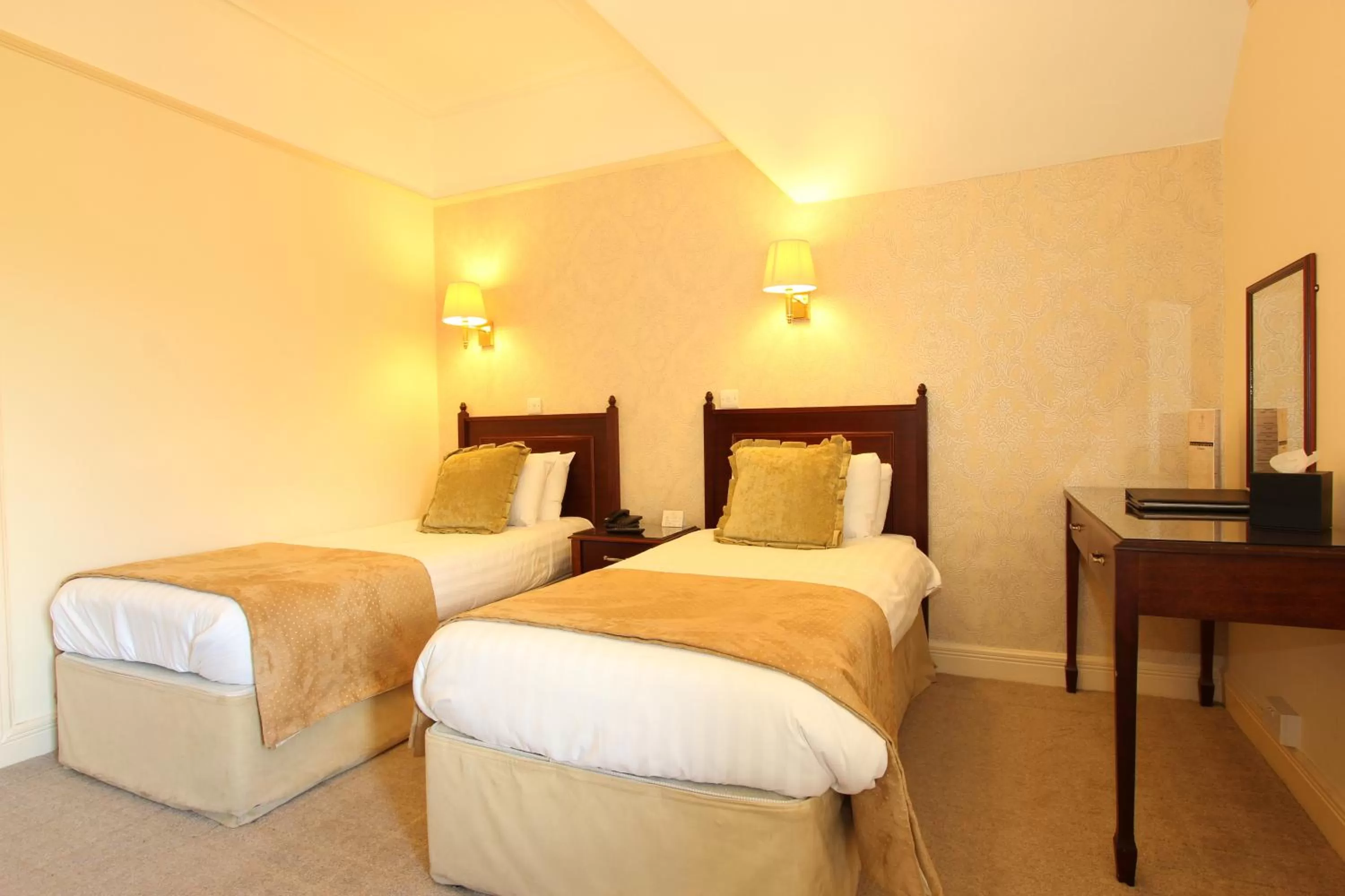 Bedroom, Bed in The Atholl Palace