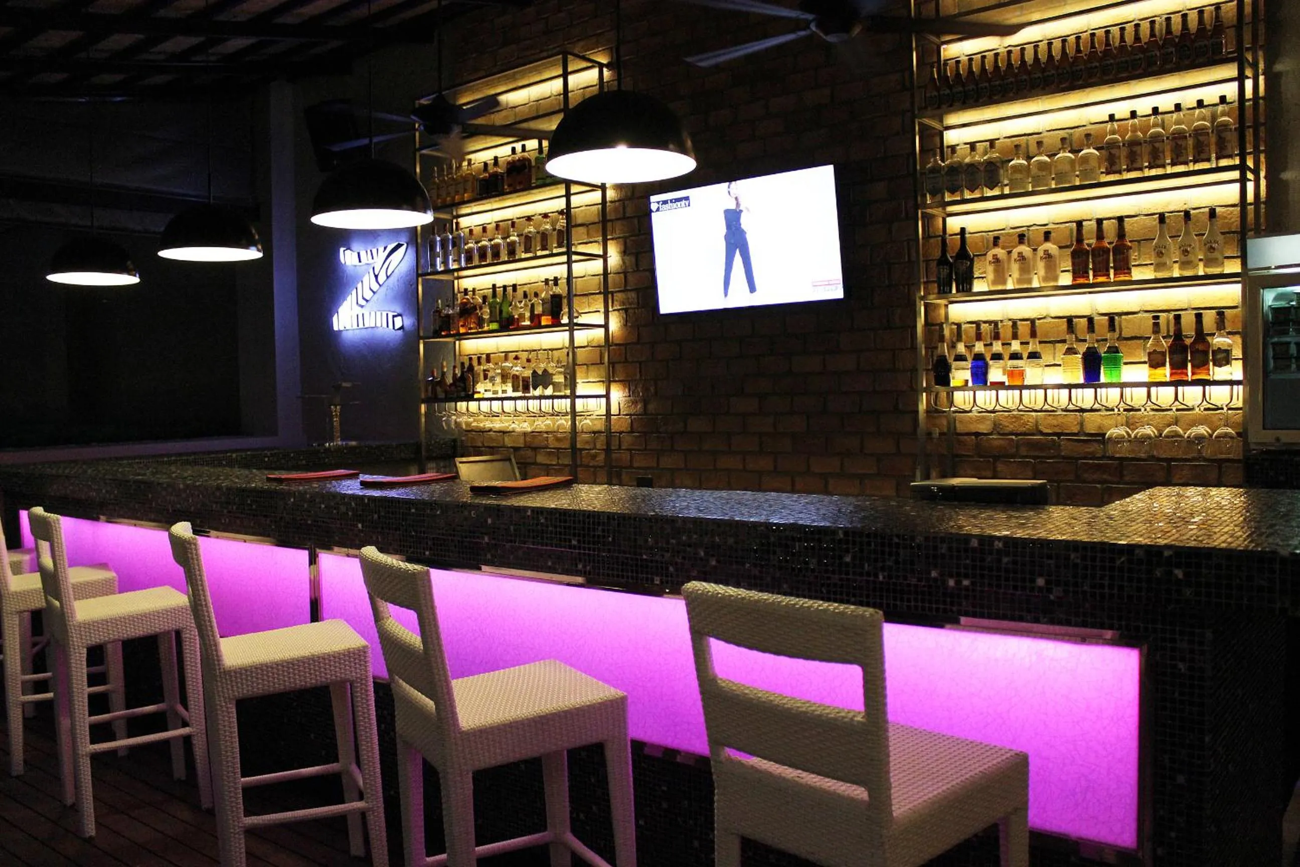 Lounge or bar in Kata Sea Breeze Resort - SHA Plus