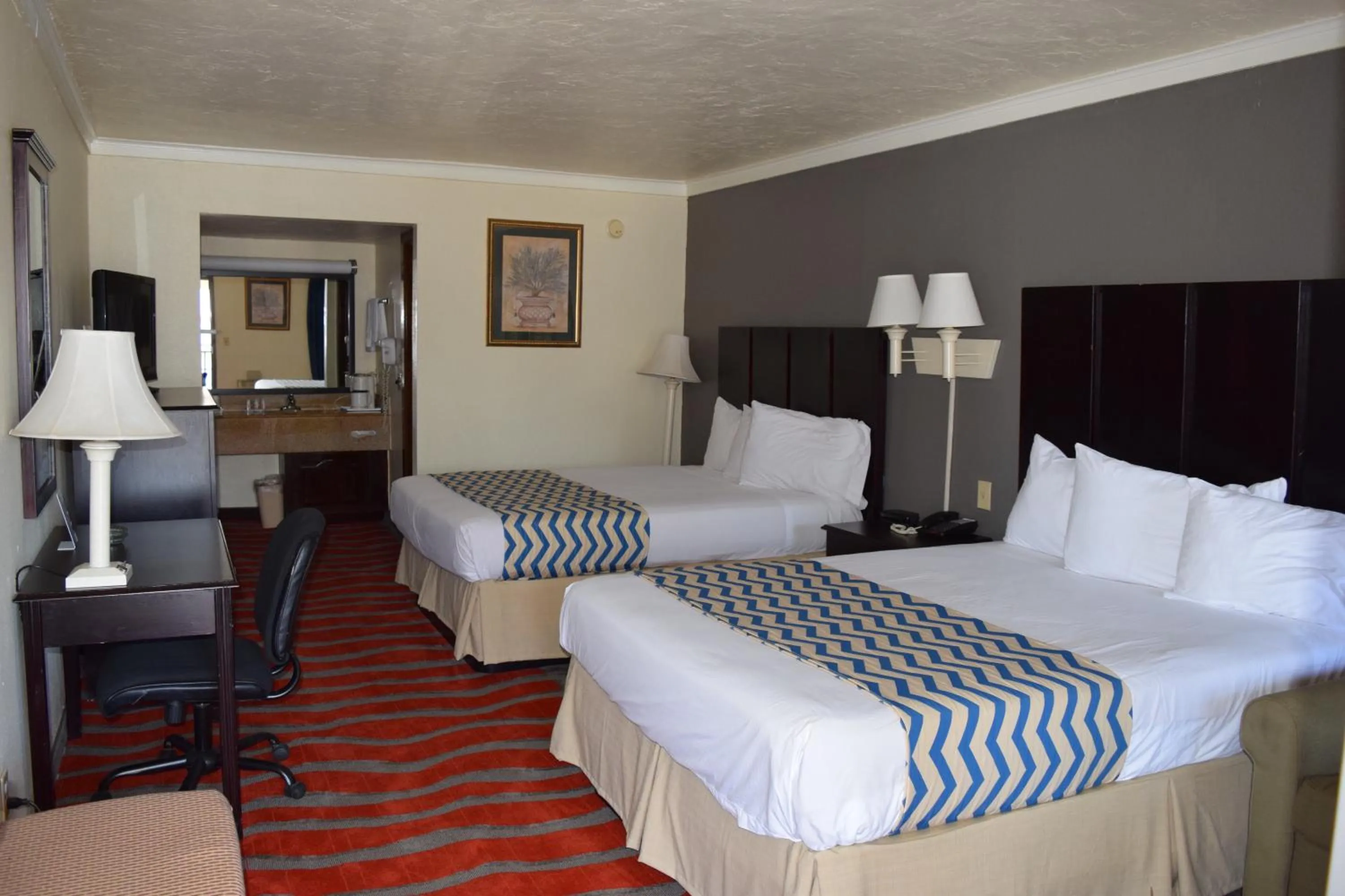 Photo of the whole room, Bed in Travelodge Inn & Suites by Wyndham Norman