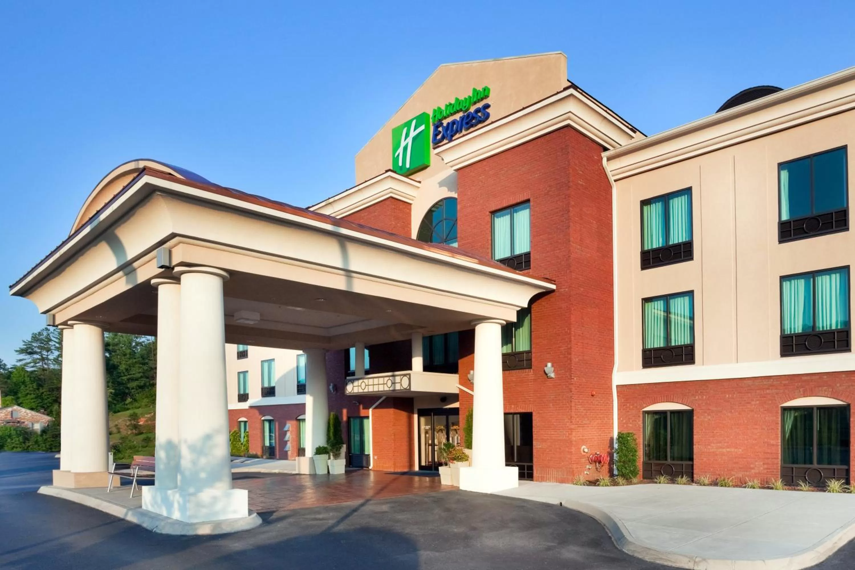 Property building in Holiday Inn Express Hotel & Suites Harriman by IHG