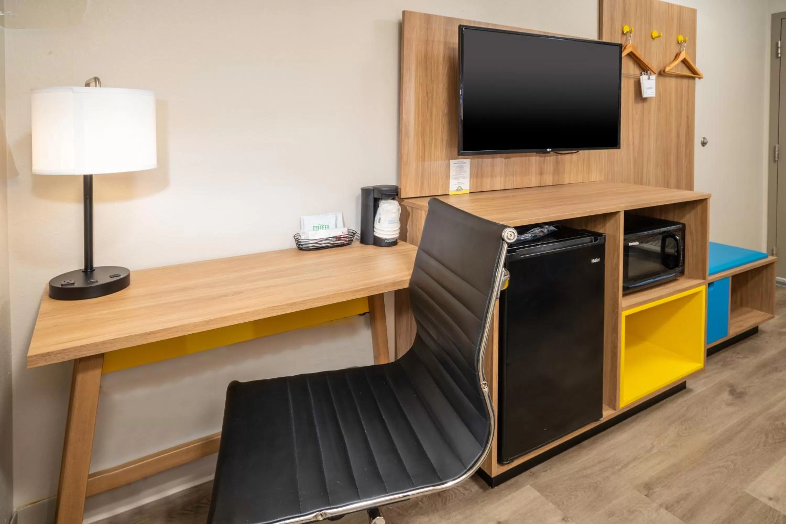 TV and multimedia in Days Inn by Wyndham Atlanta Stone Mountain