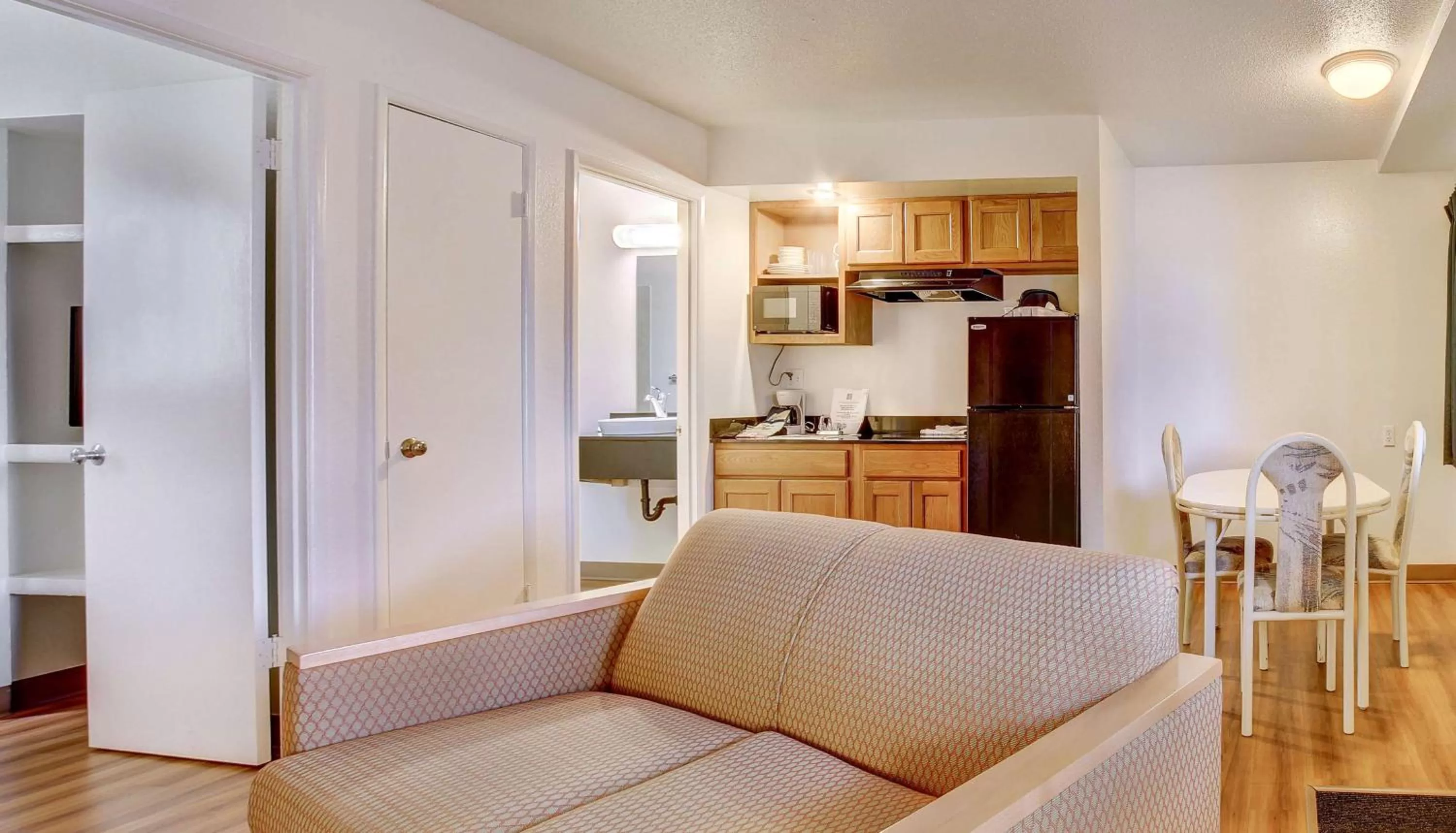 Kitchen or kitchenette in Motel 6-Coos Bay, OR