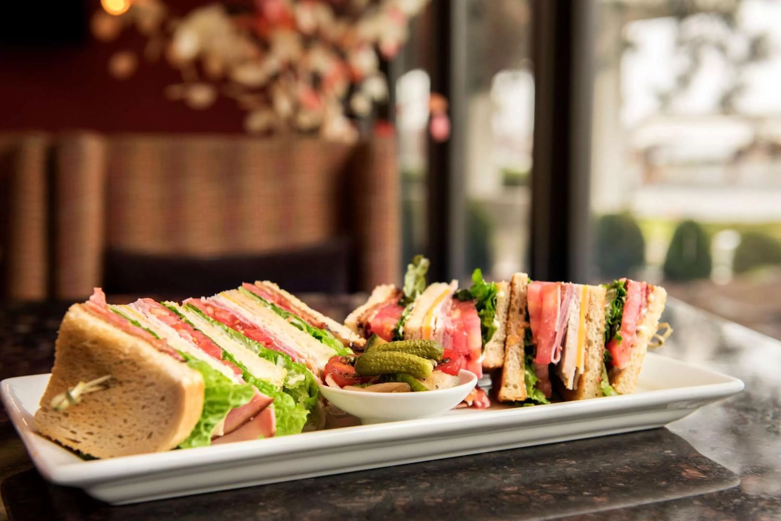 Restaurant/places to eat in Hilton Chicago/Oak Lawn