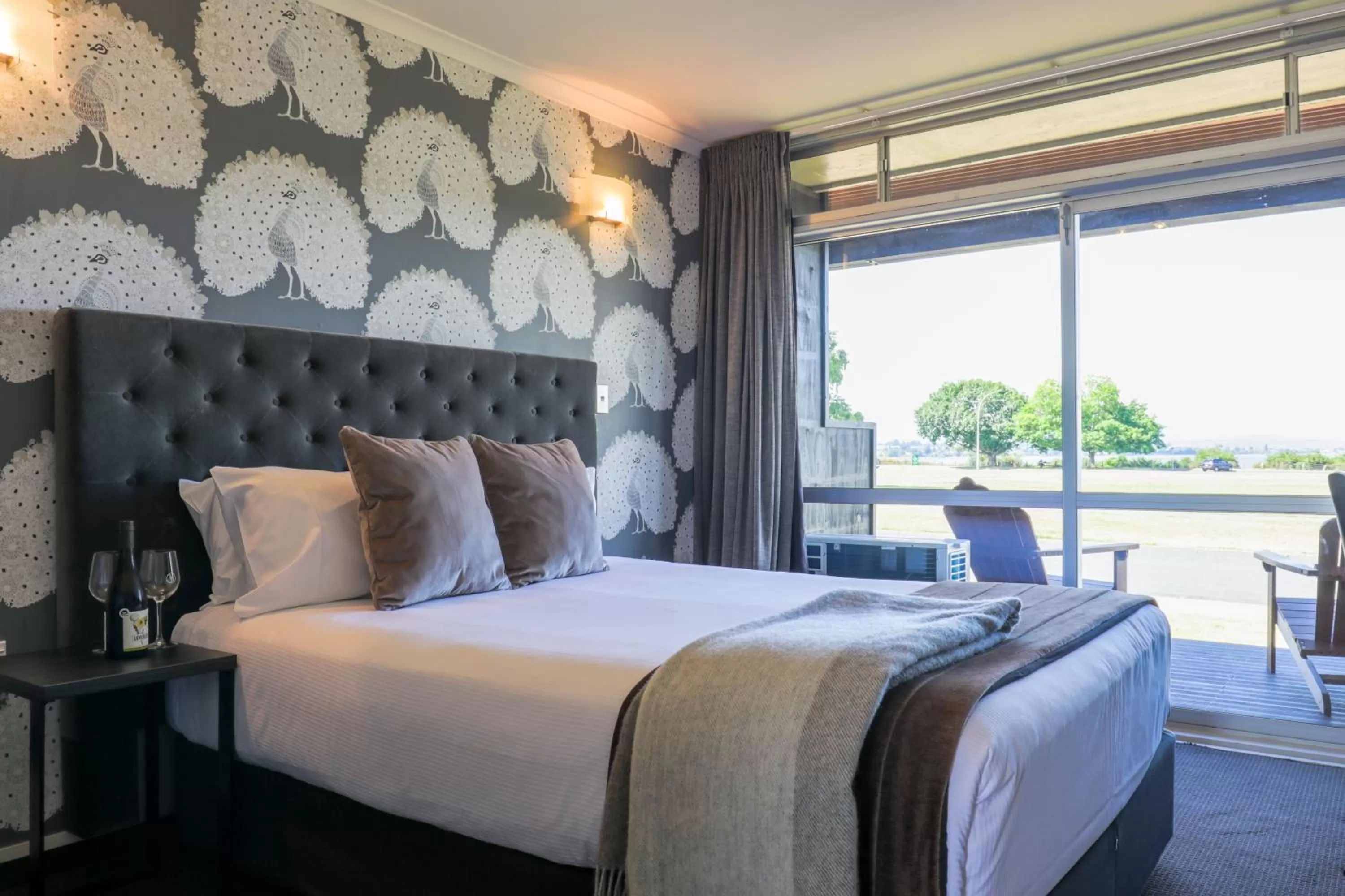 Bed in Suncourt Hotel & Conference Centre