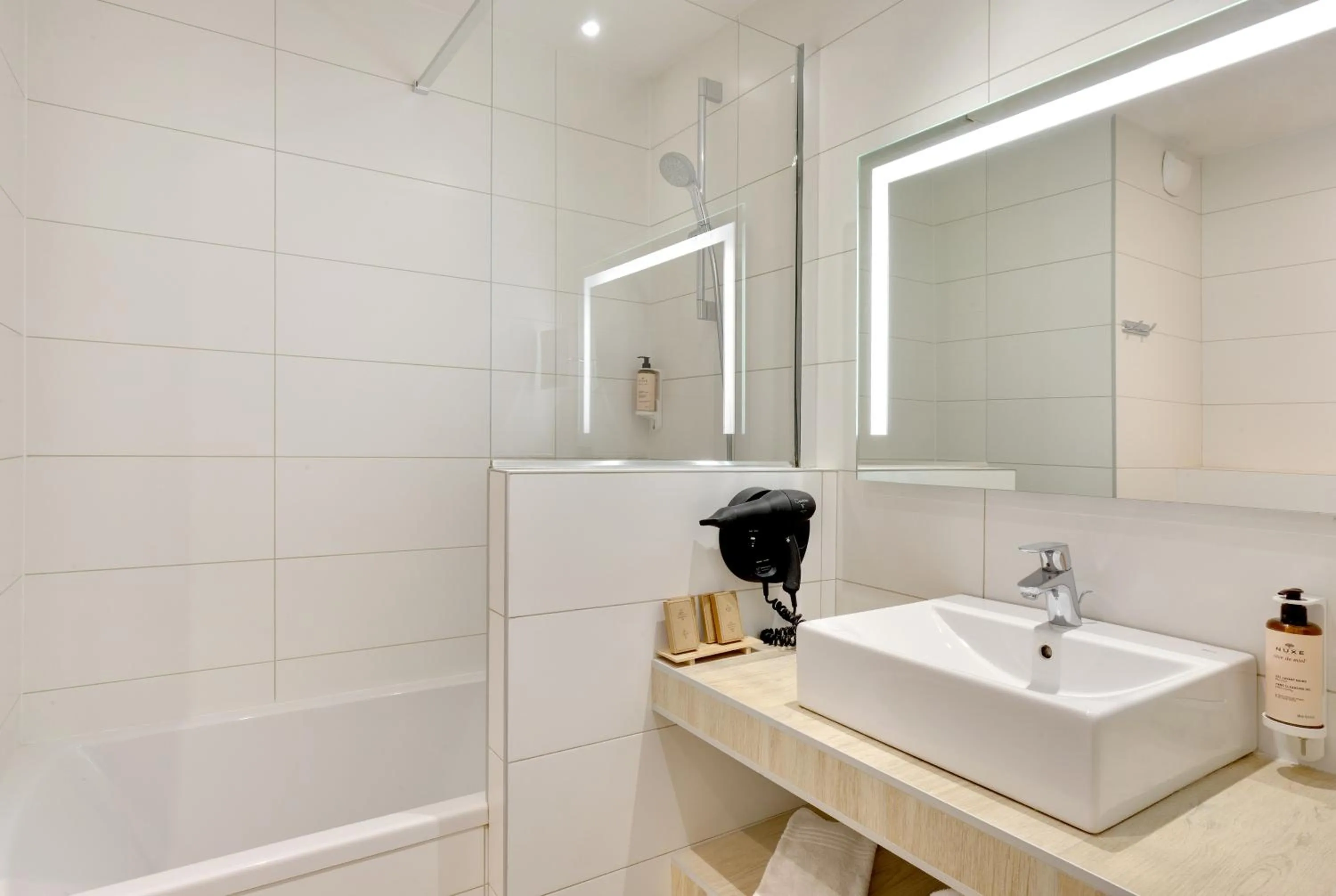 Bathroom in Mercure Montpellier Centre Comédie