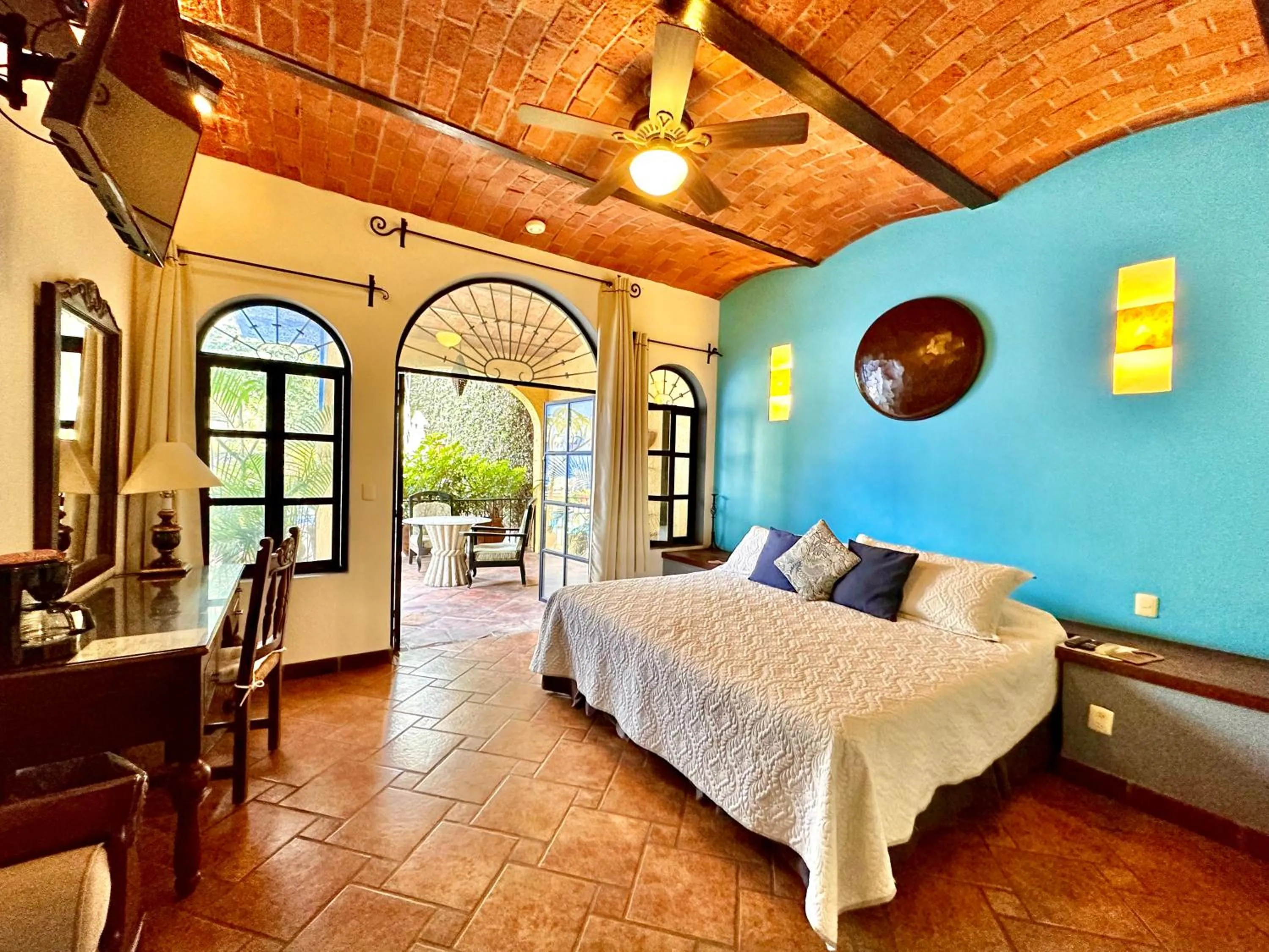 Photo of the whole room, Bed in La Villa del Ensueno Boutique Hotel