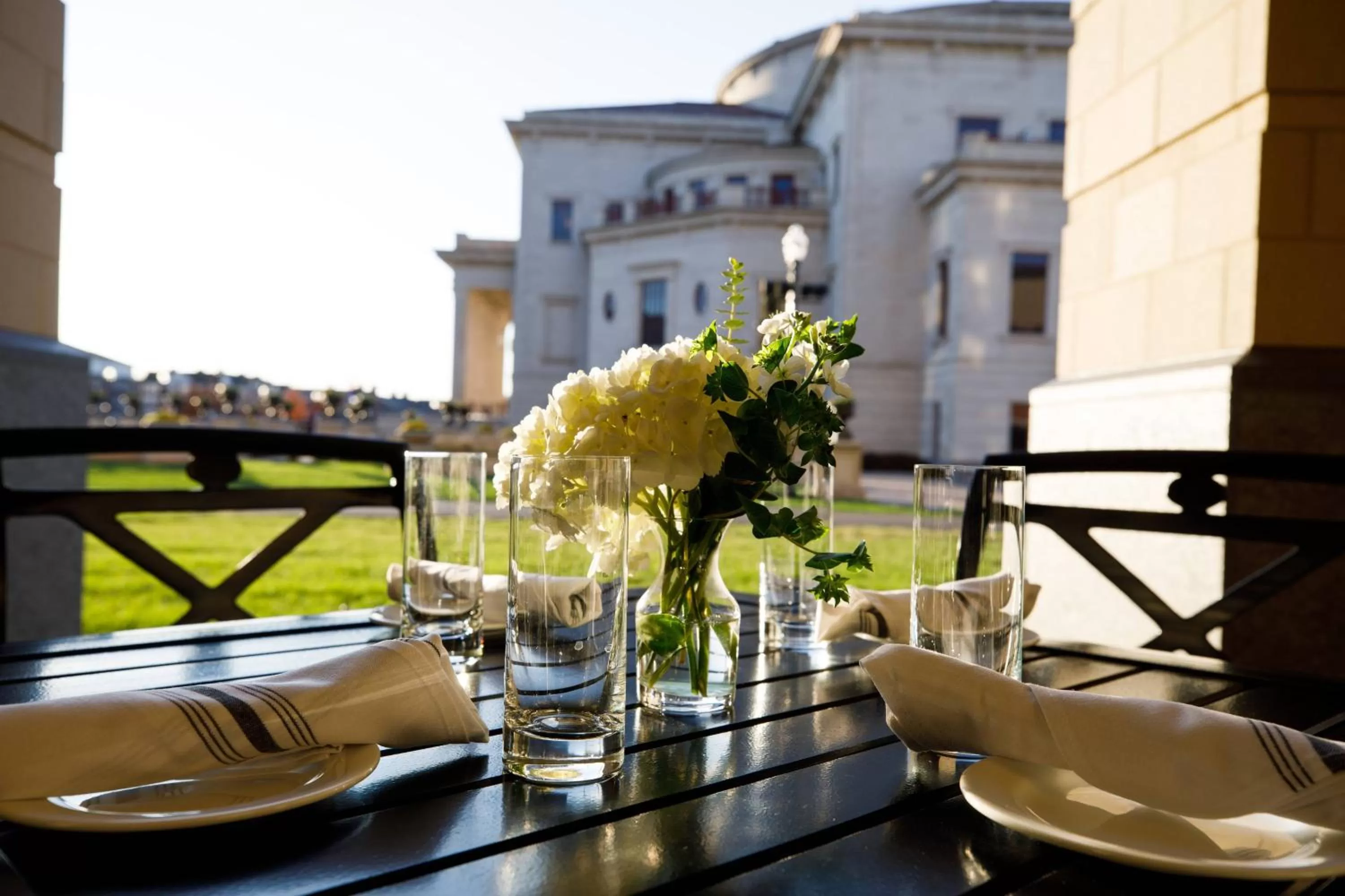 Restaurant/places to eat in Hotel Carmichael, Autograph Collection