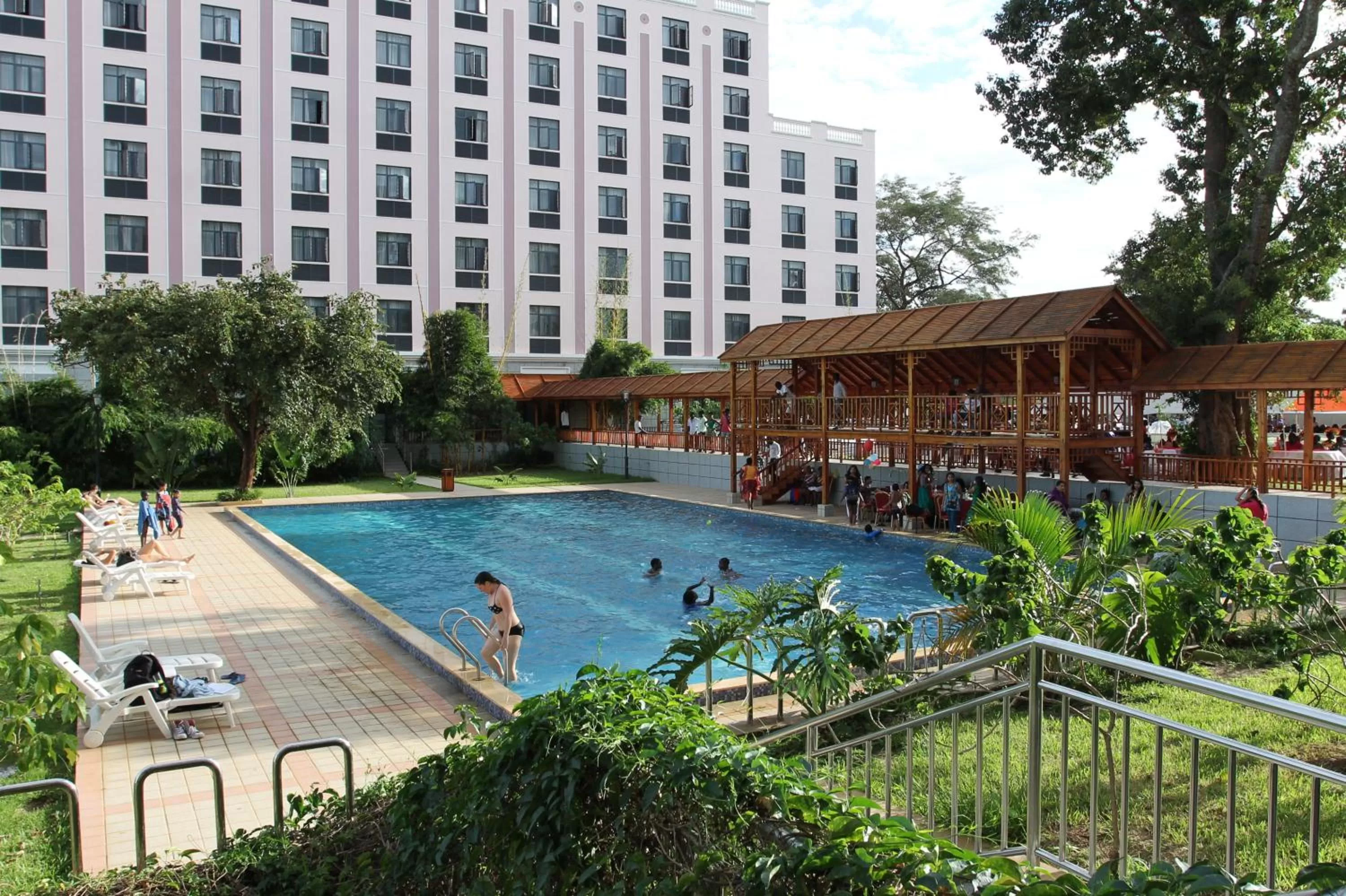 Restaurant/places to eat, Swimming Pool in Sogecoa Golden Peacock