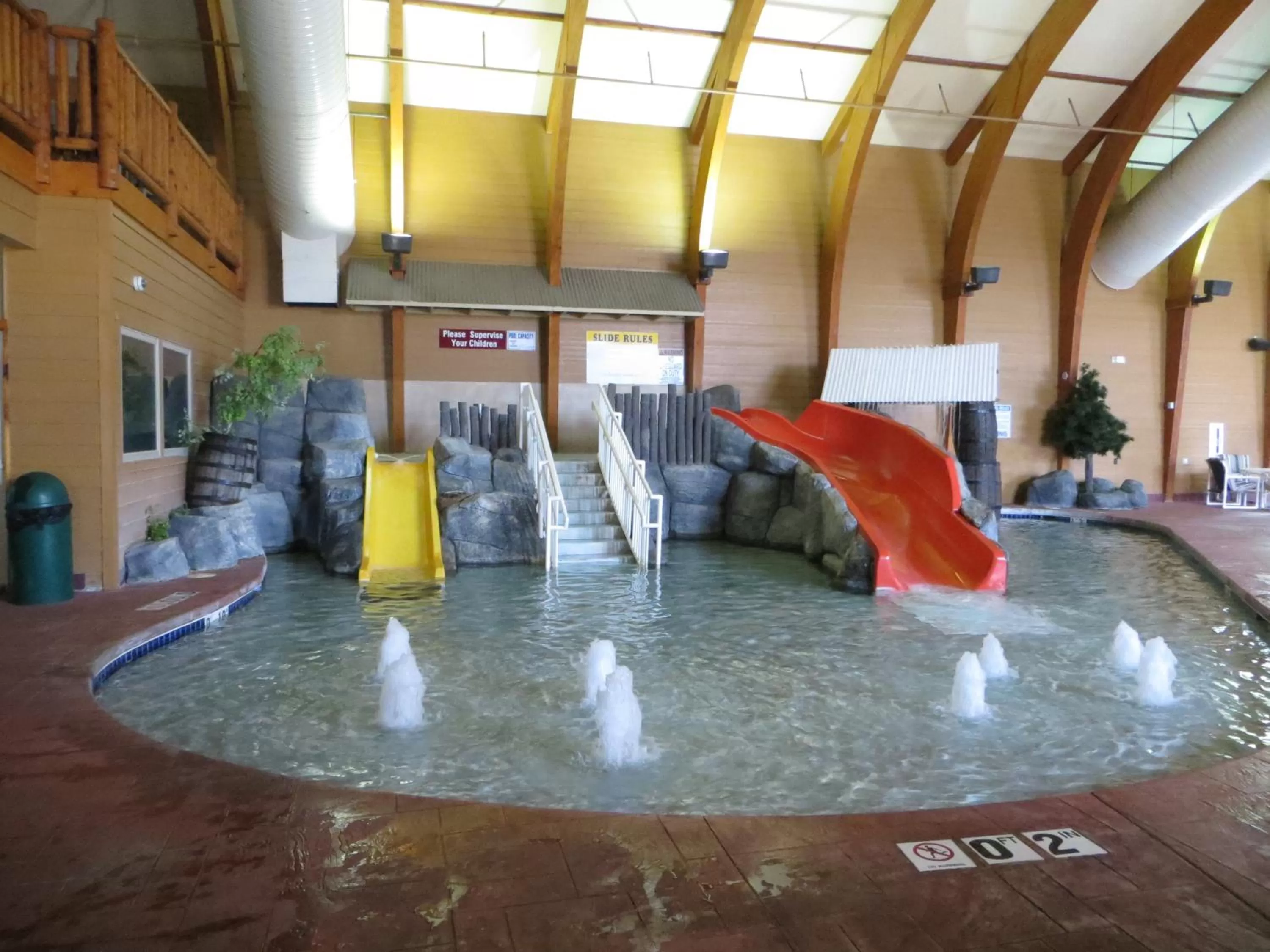 Swimming pool in Cranberry Country Lodge