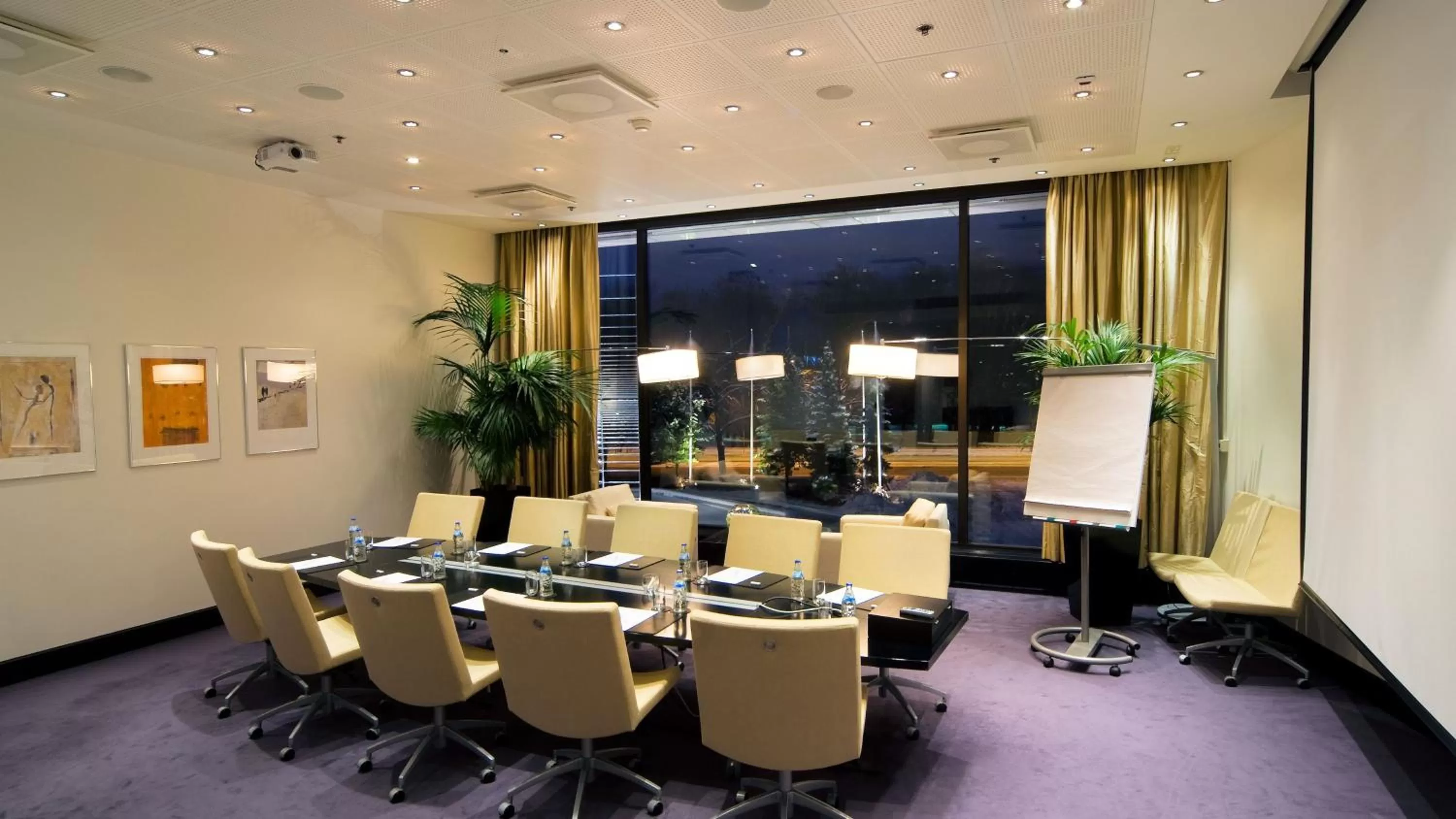 Meeting/conference room in Crowne Plaza Helsinki - Hesperia by IHG