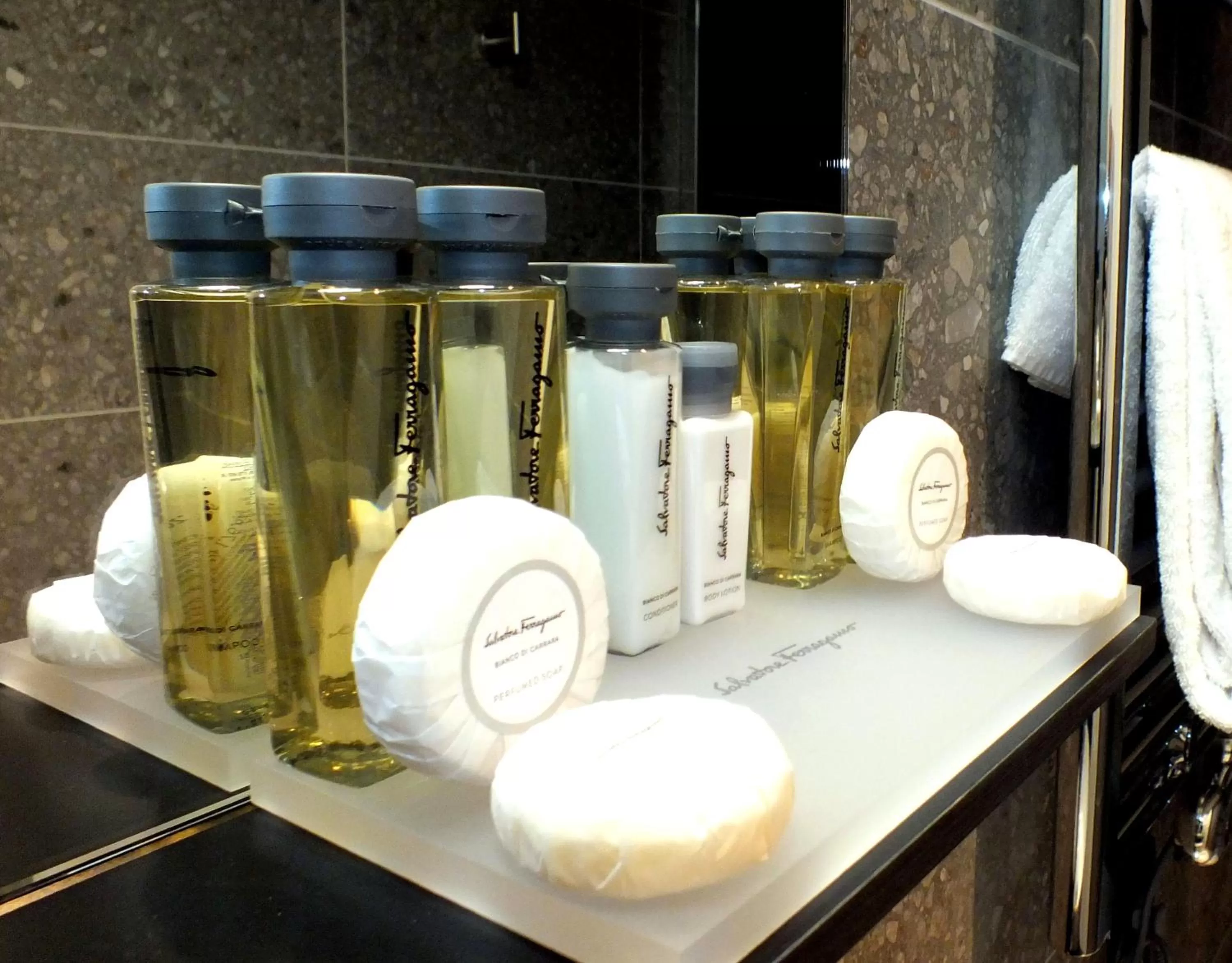 Logo/Certificate/Sign in BB Hotels Smarthotel Derose