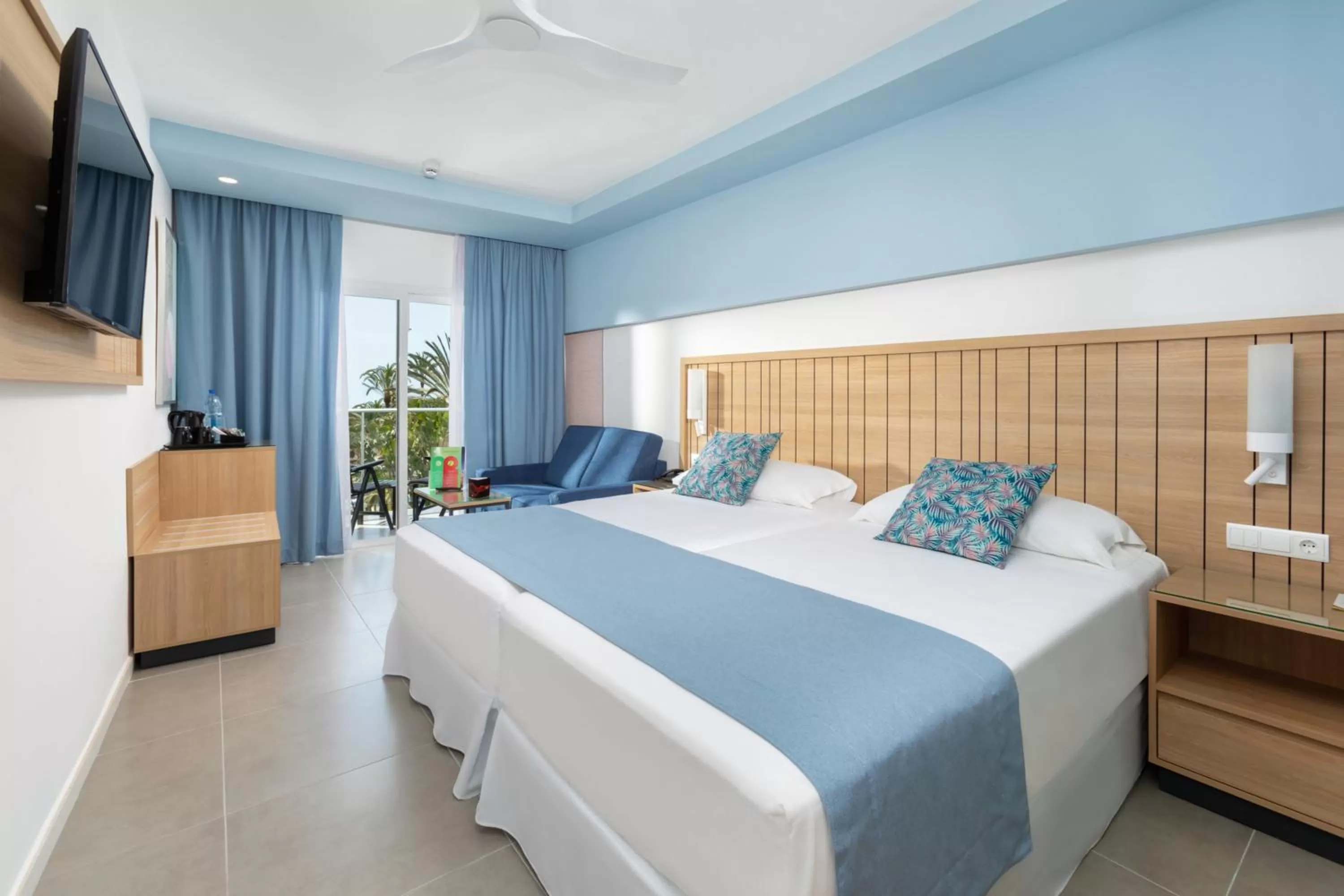 TV and multimedia, Bed in Hotel Riu Palace Palmeras - All Inclusive