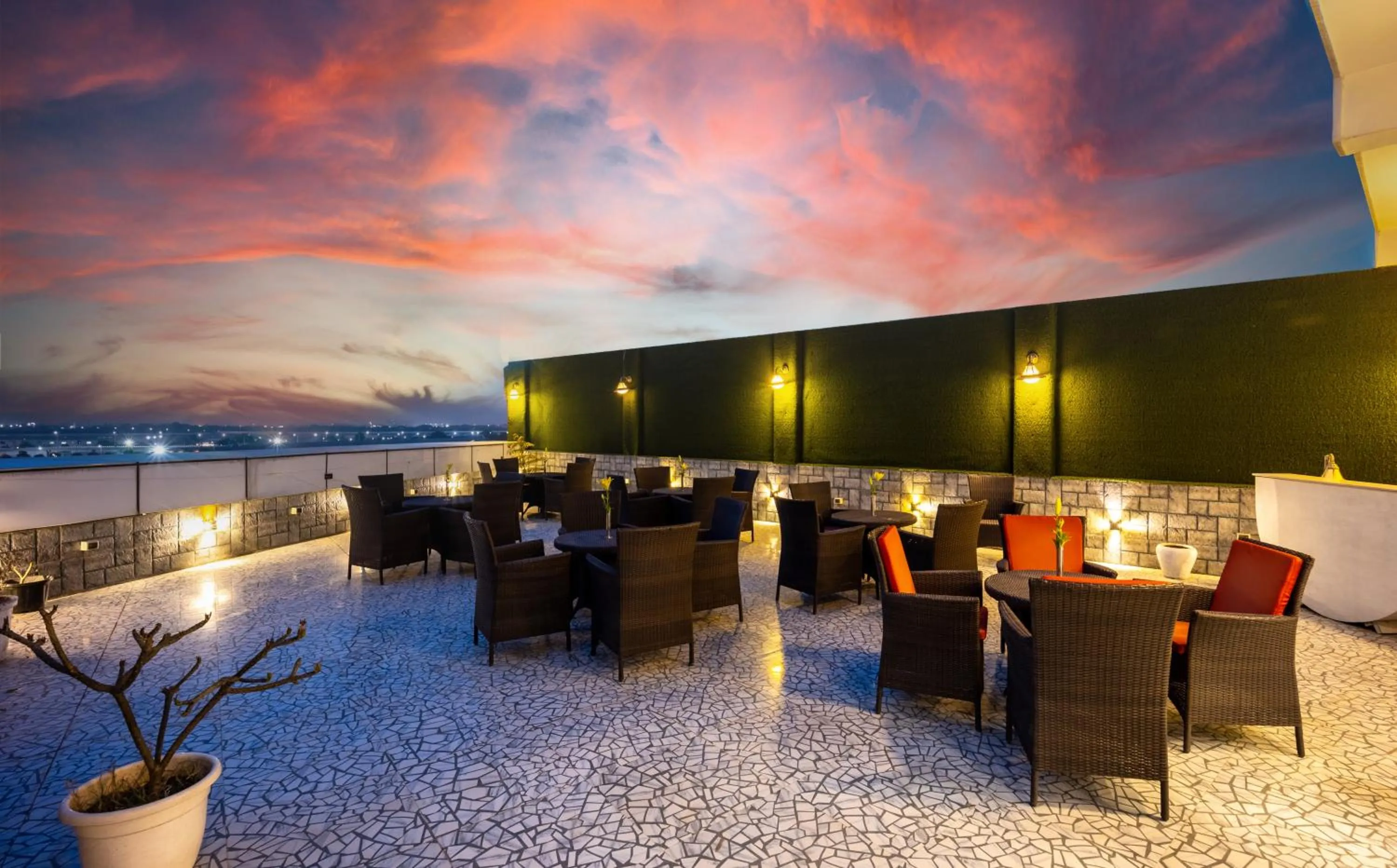 Restaurant/places to eat in Hotel Shanti Palace Mahipalpur