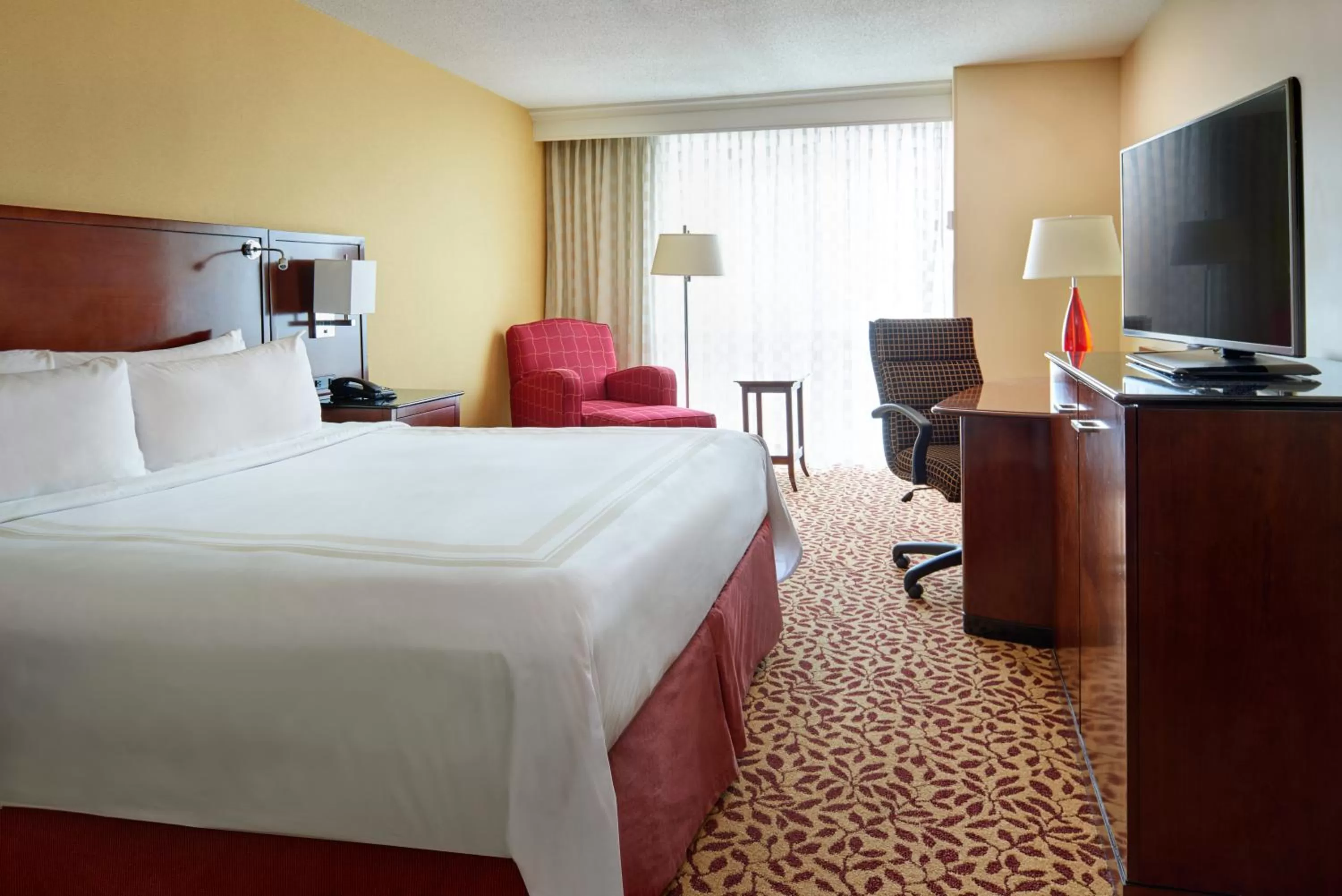 Bed in Wyndham Cleveland Airport