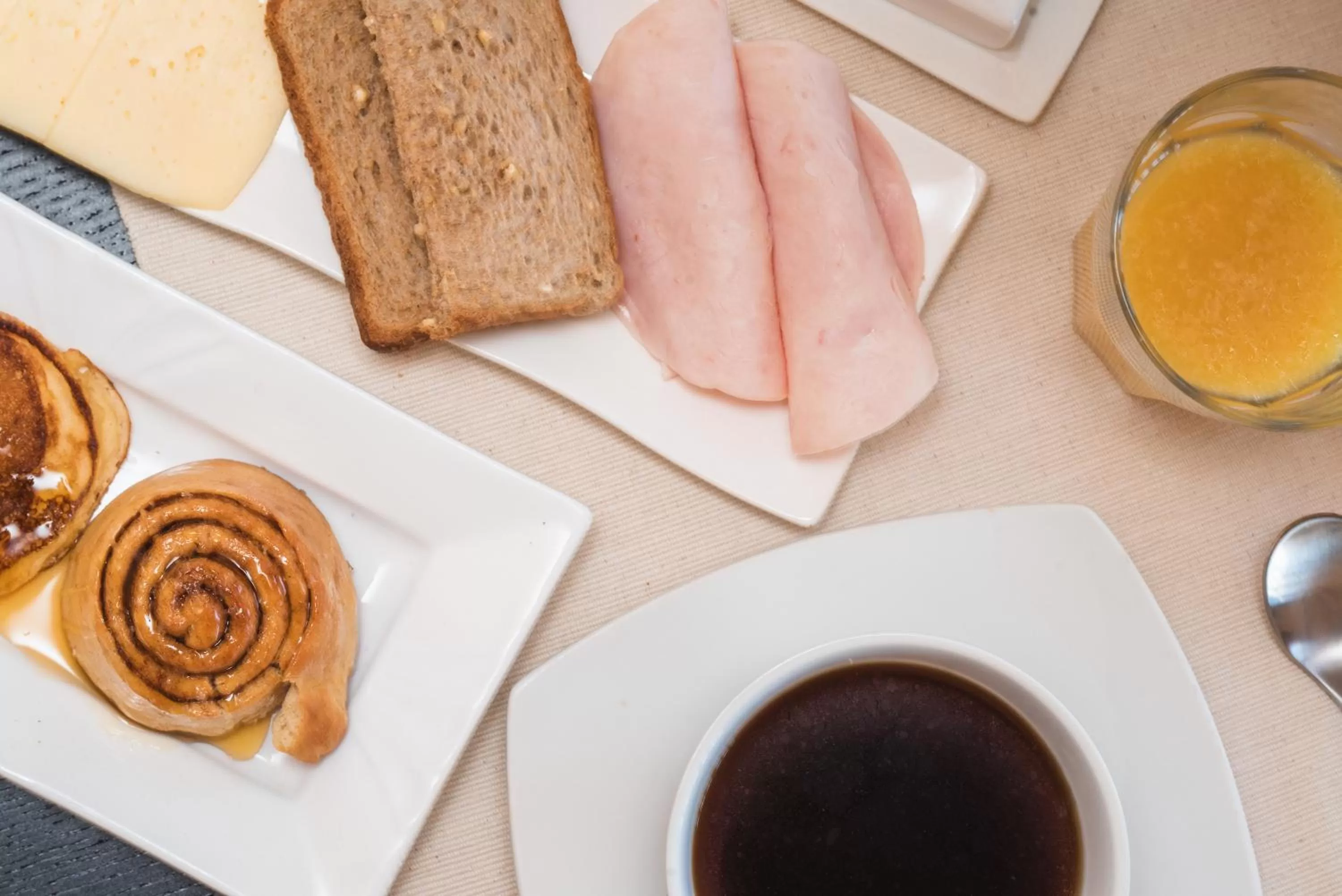 Breakfast in Bories - Boutique Guest House