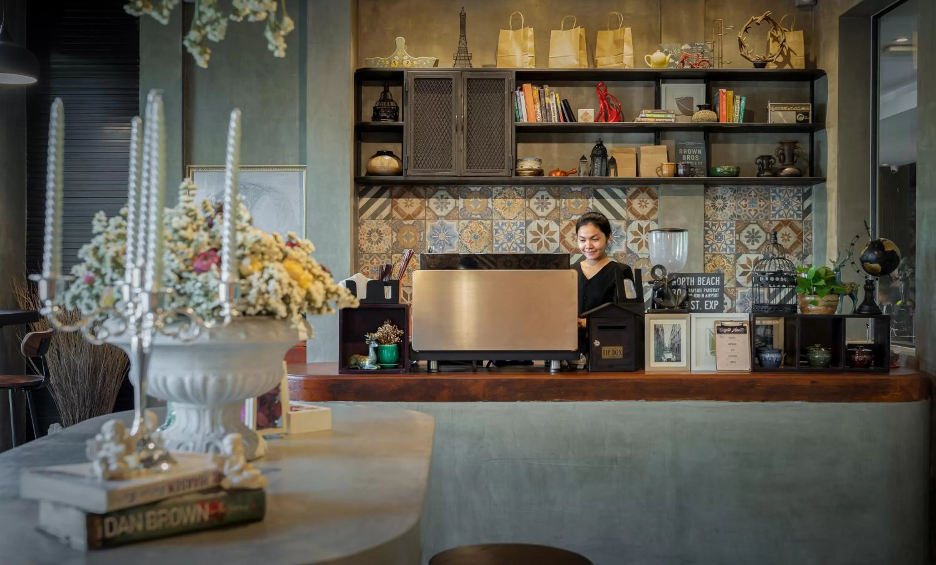 Restaurant/places to eat in Eightfold Urban Resort