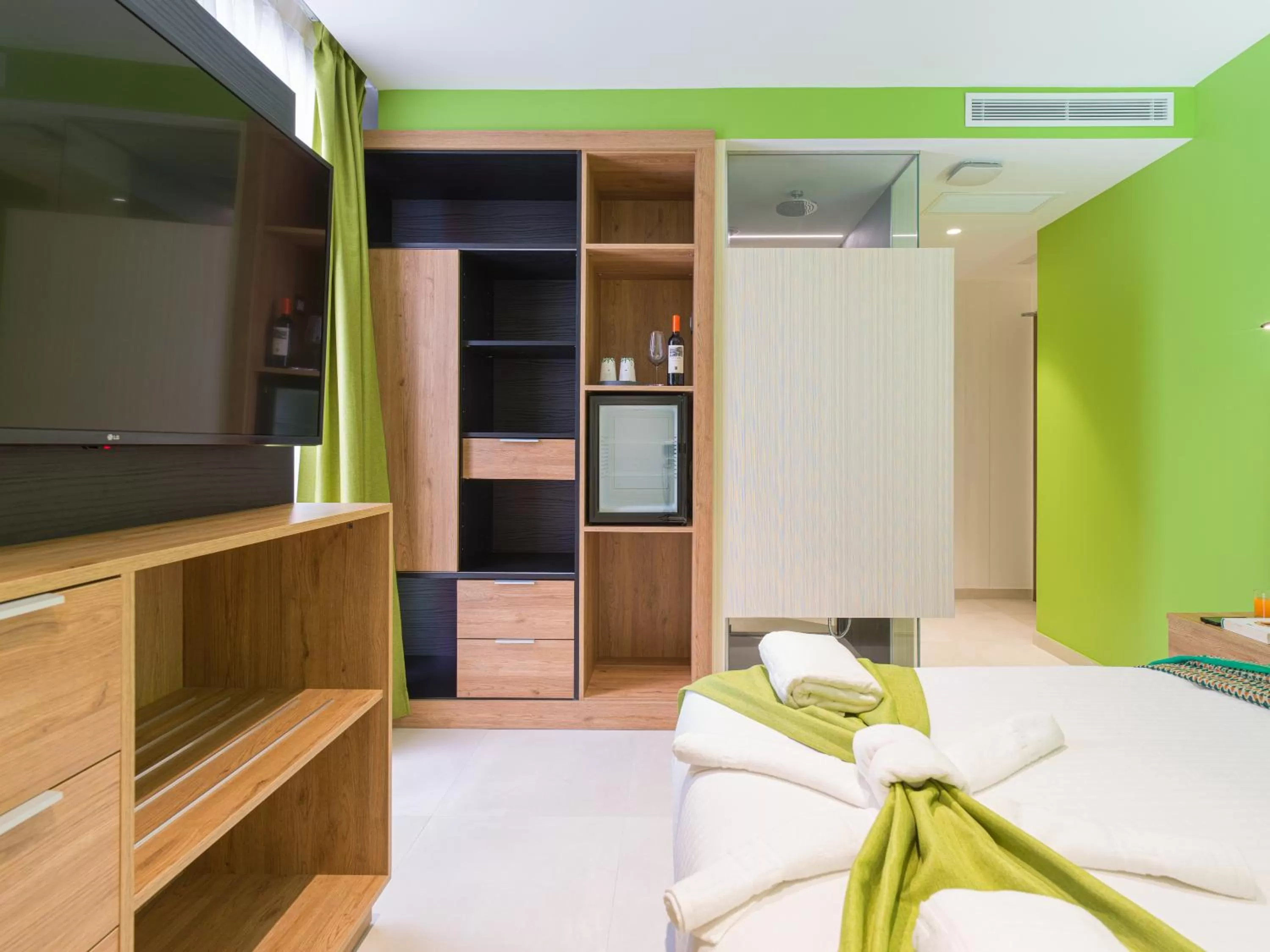 TV and multimedia, Bed in Hotel MG Poniente