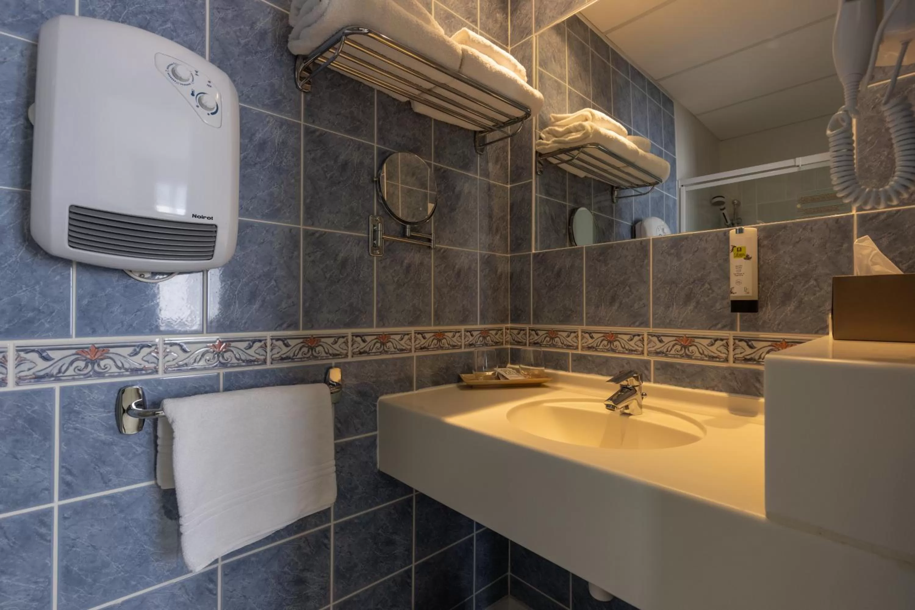 Bathroom in Logis Hôtel Rêve de Sable