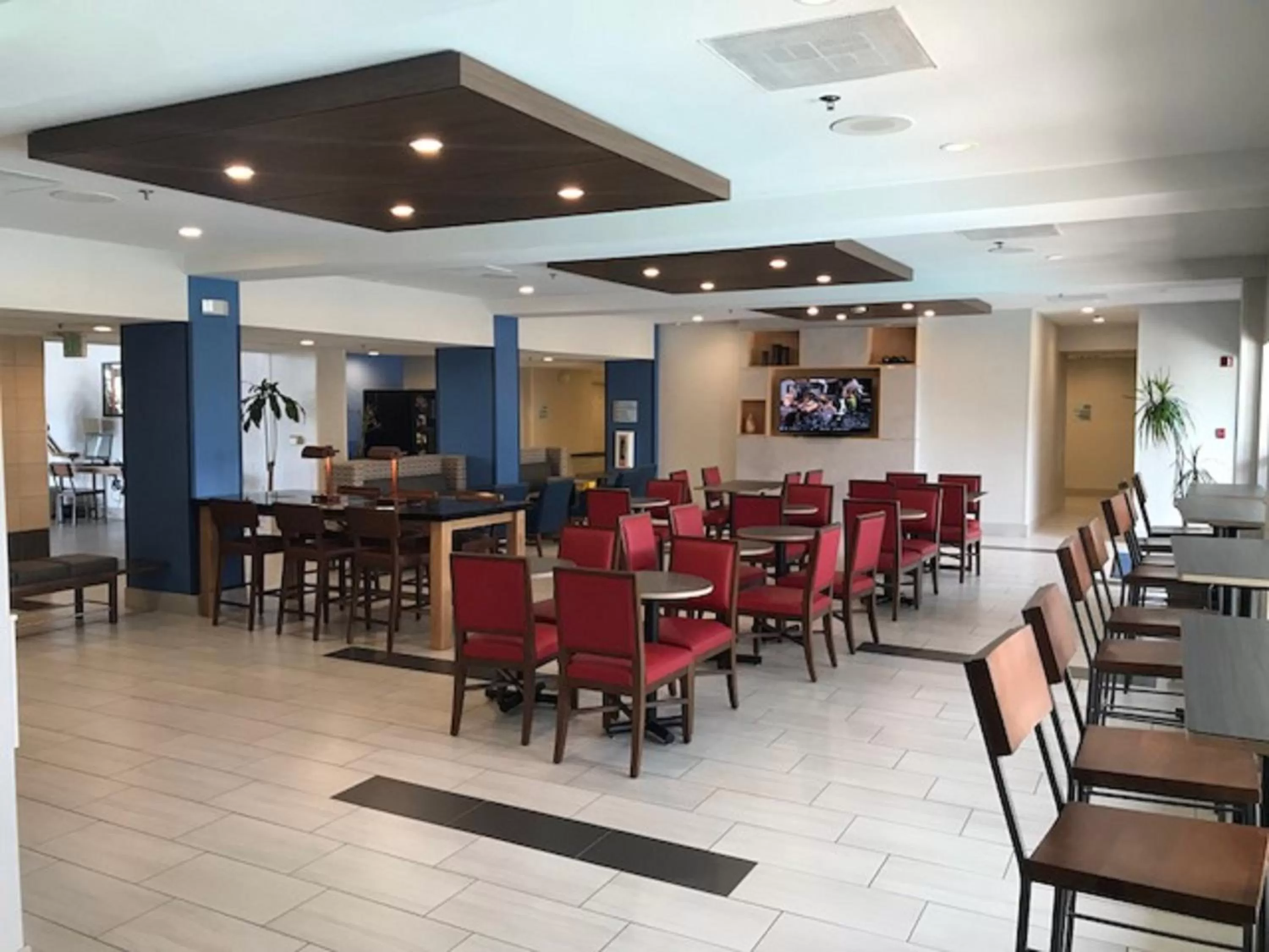 Breakfast in Holiday Inn Express & Suites Tracy by IHG