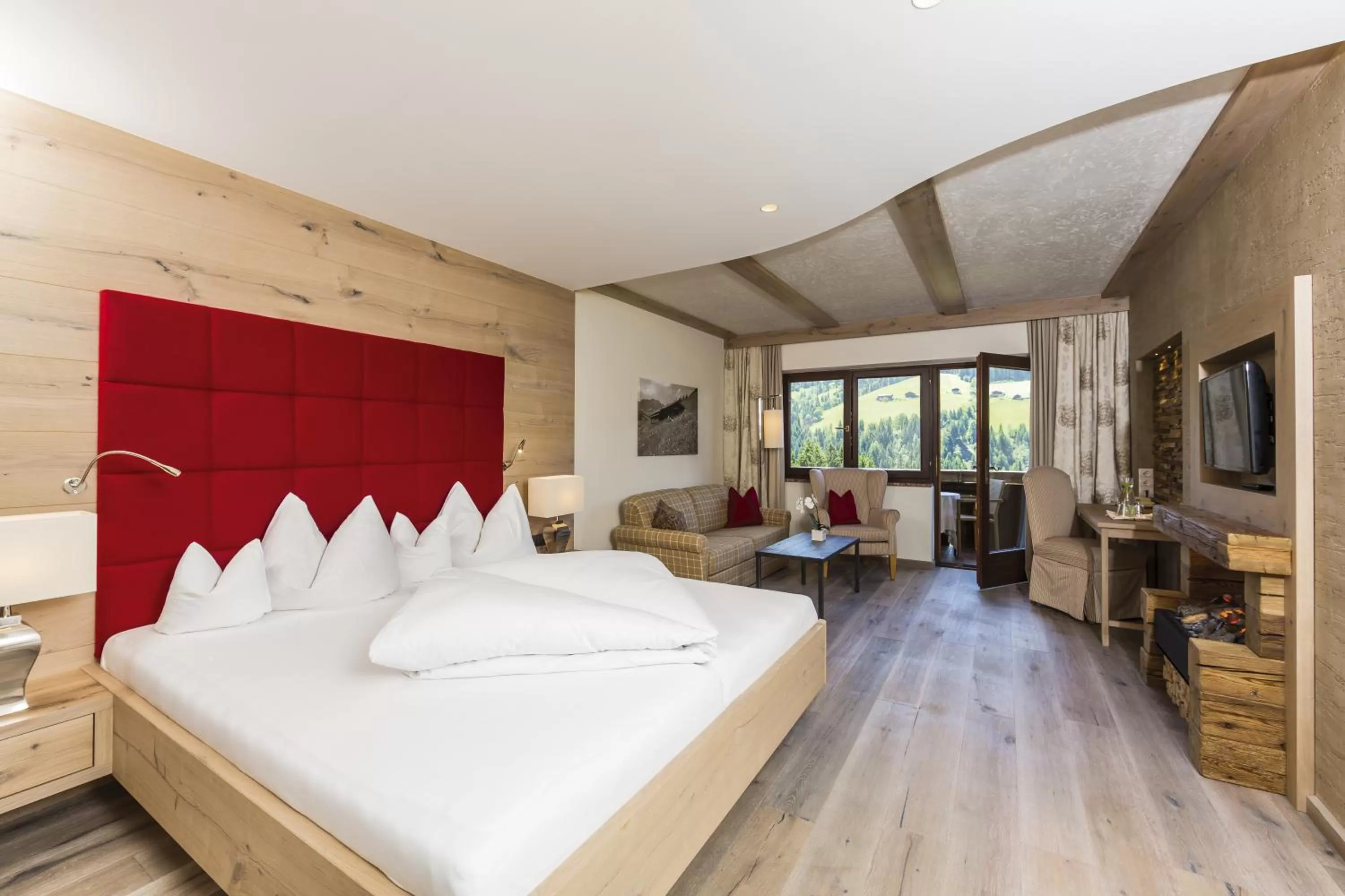 Photo of the whole room in Natur & Spa Resort "Der Alpbacherhof" Superior