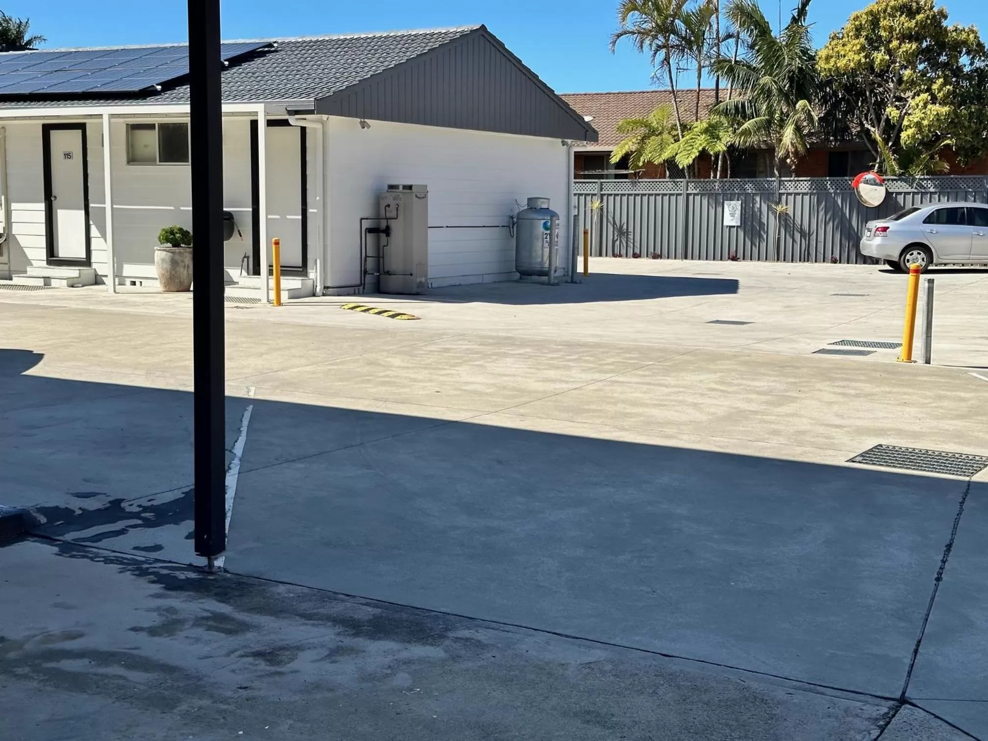 Property building in Surf Beach Motel Port