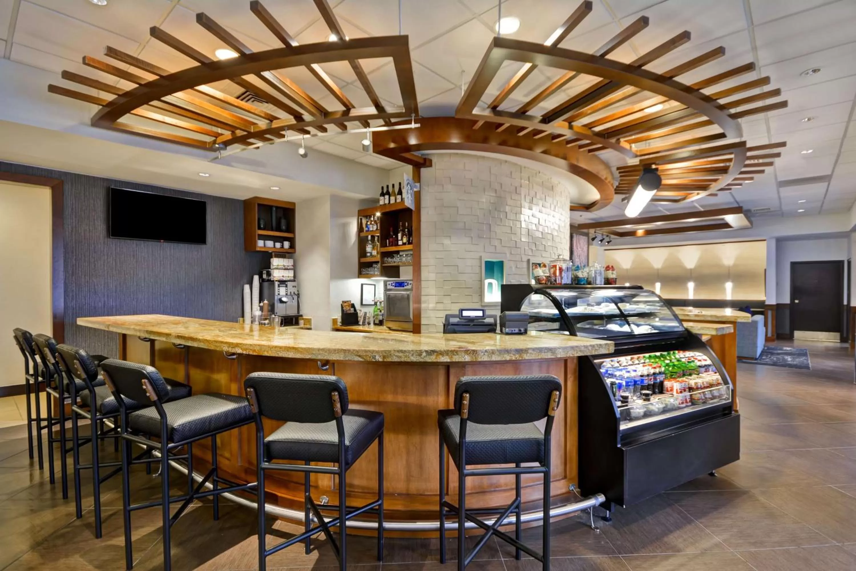 Lounge or bar in Hyatt Place Columbus Worthington