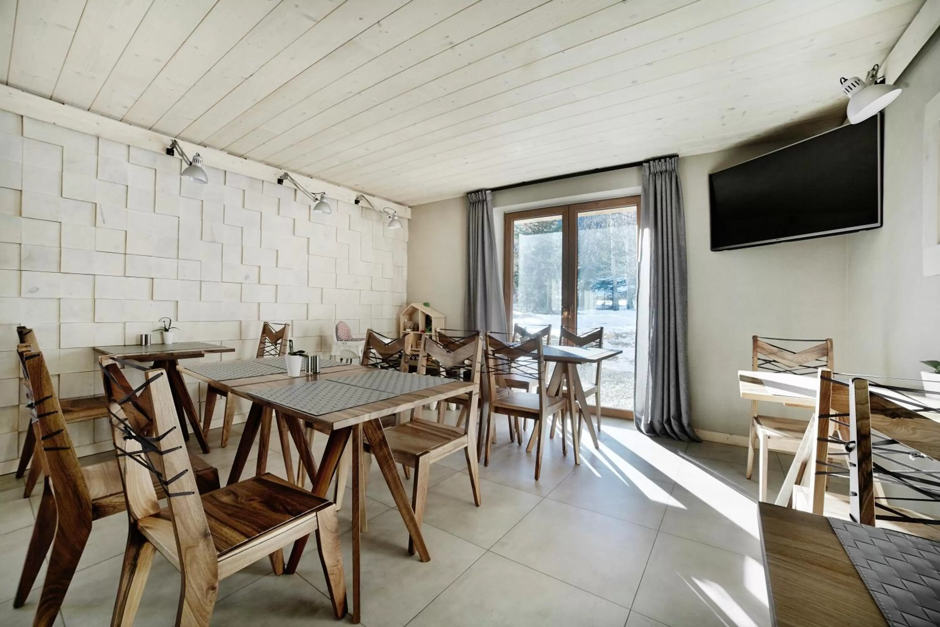 Communal lounge/ TV room in VILLA NOSAL - Zakopane