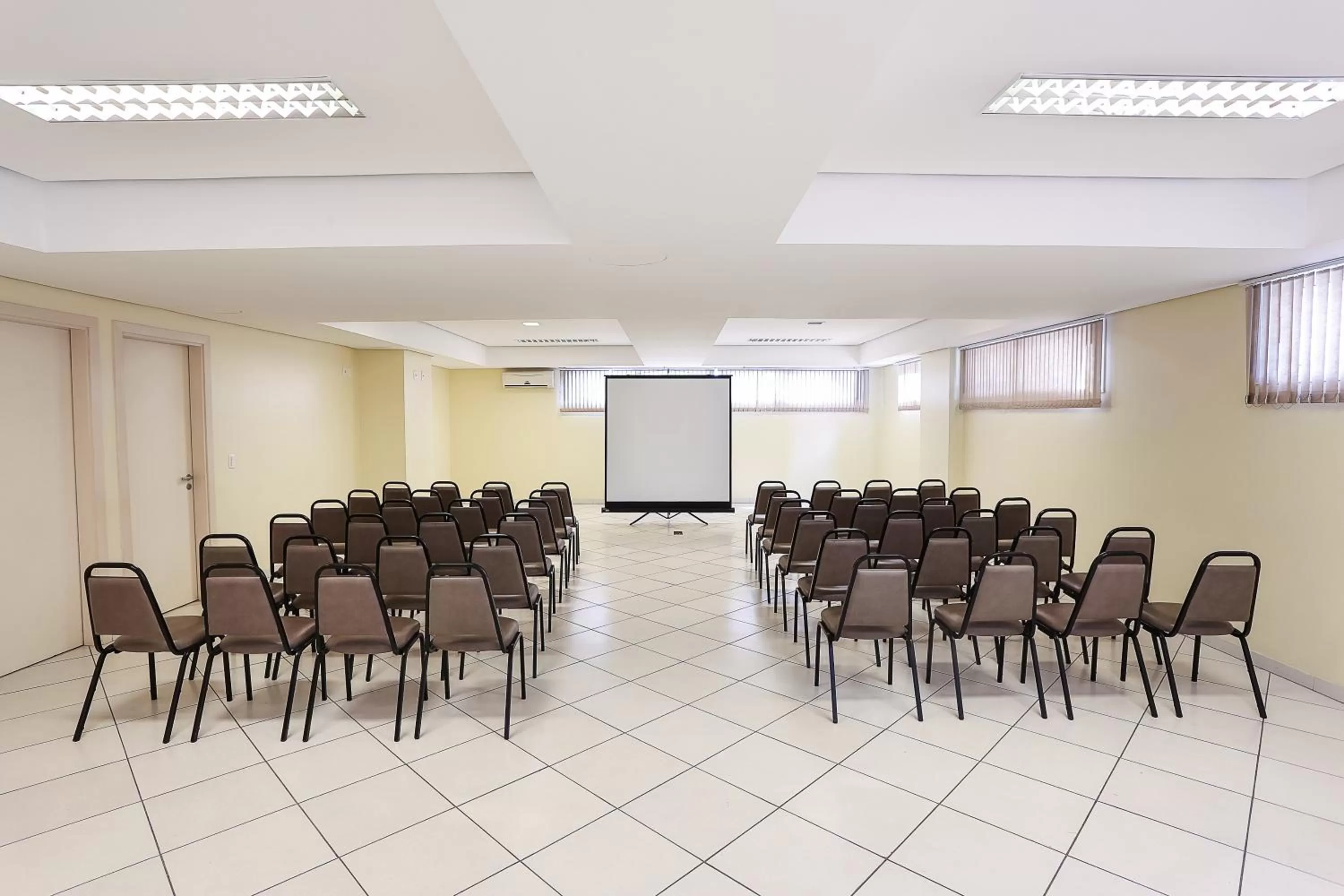 Business facilities in Hotel Metropolitan Canoas