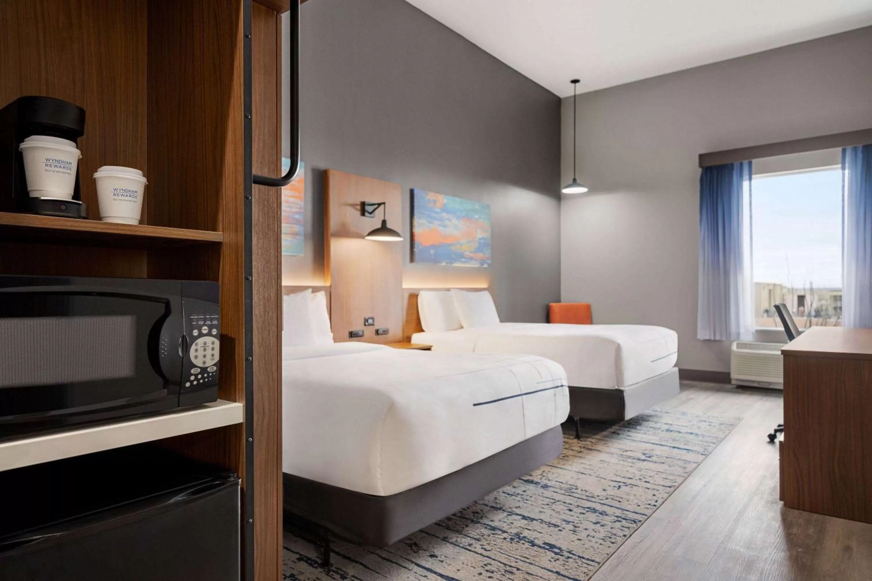 Photo of the whole room, Bed in La Quinta Inn & Suites by Wyndham Del Rio