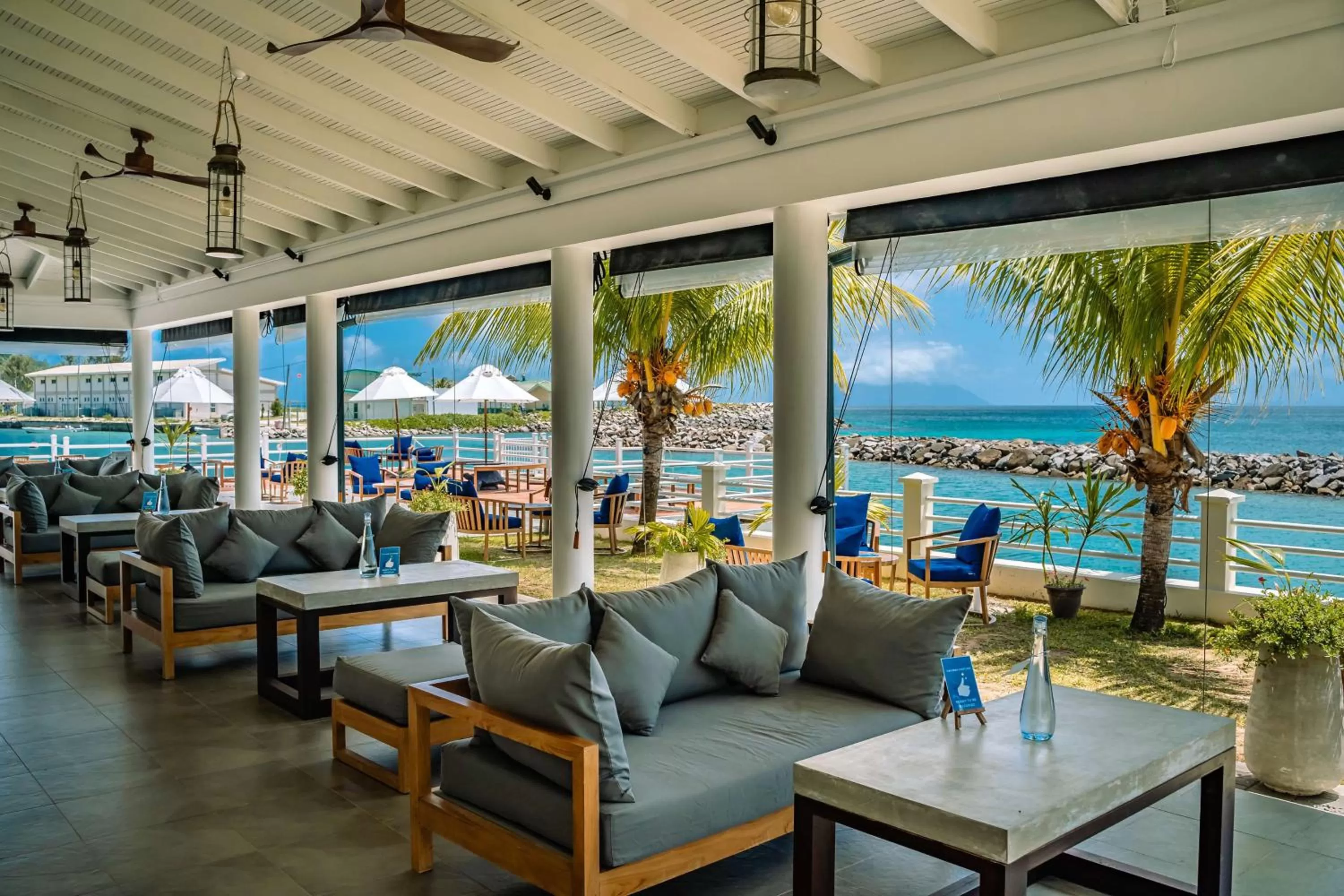 Lounge or bar in Hilton Seychelles Labriz Resort & Spa
