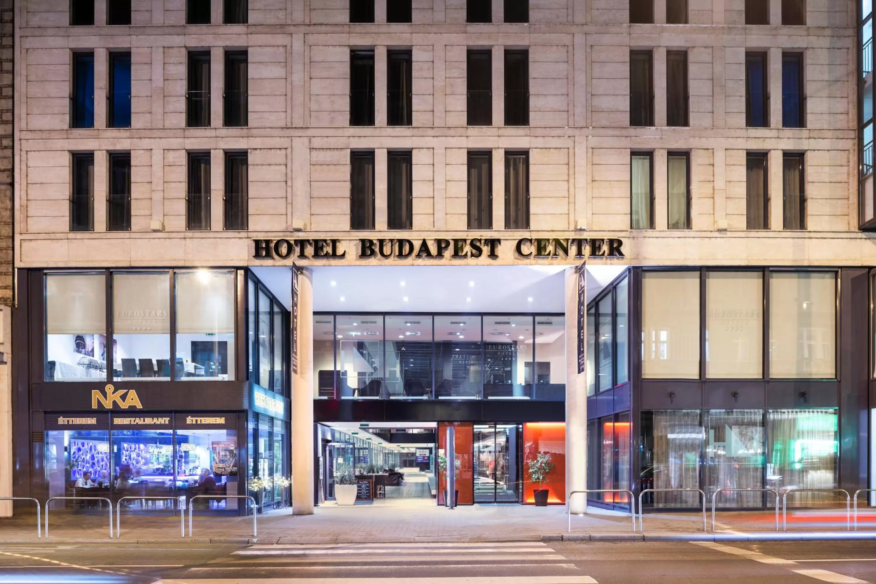 Facade/entrance in Exe Budapest Center