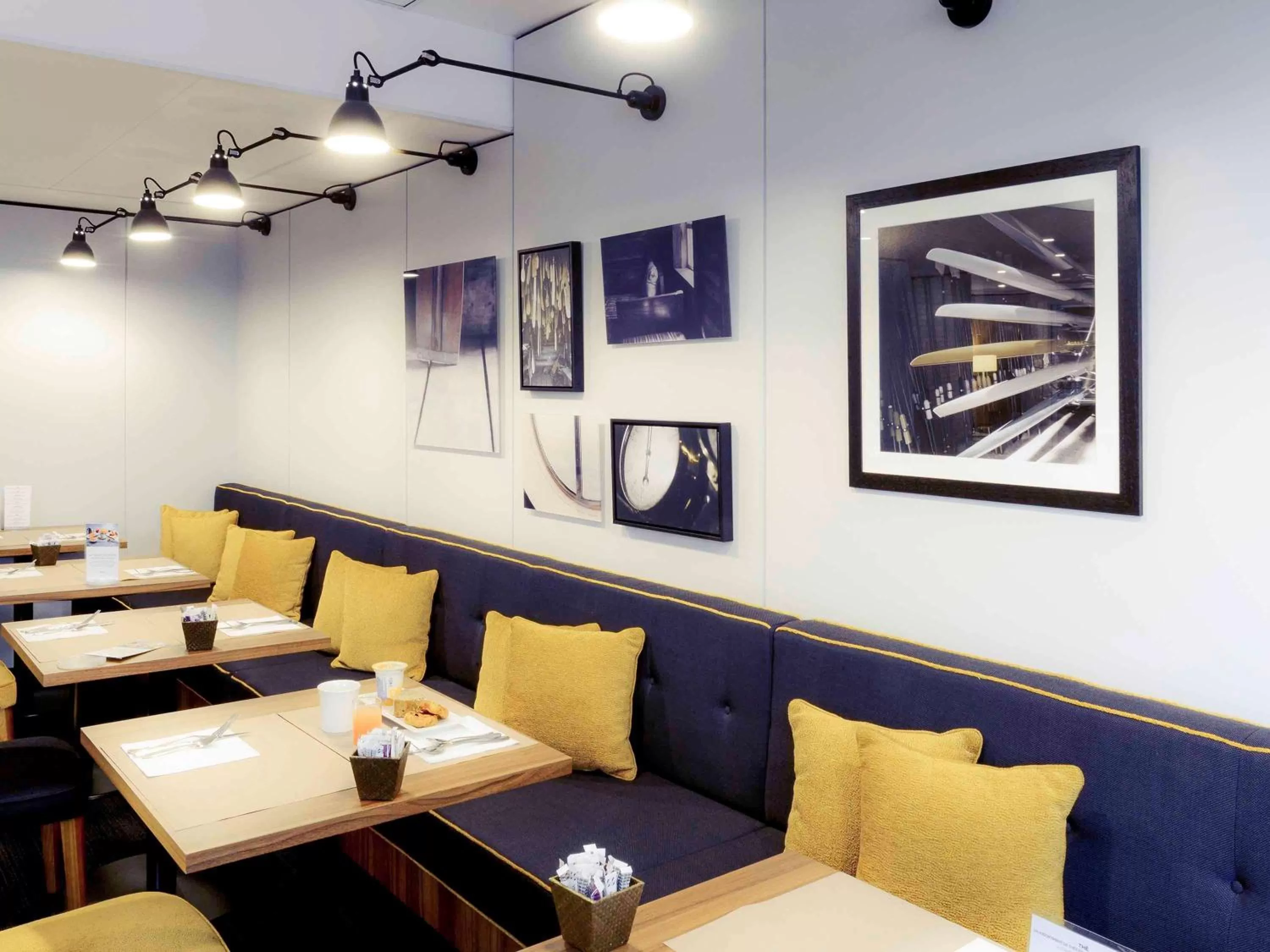 Restaurant/places to eat in Mercure Caen Centre Port De Plaisance